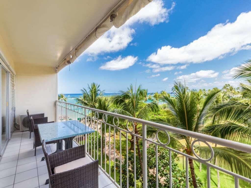 Beach Inspired Family Suite w/ Kitchen, Washer/Dryer, Lanai–Waikīkī Shore 510