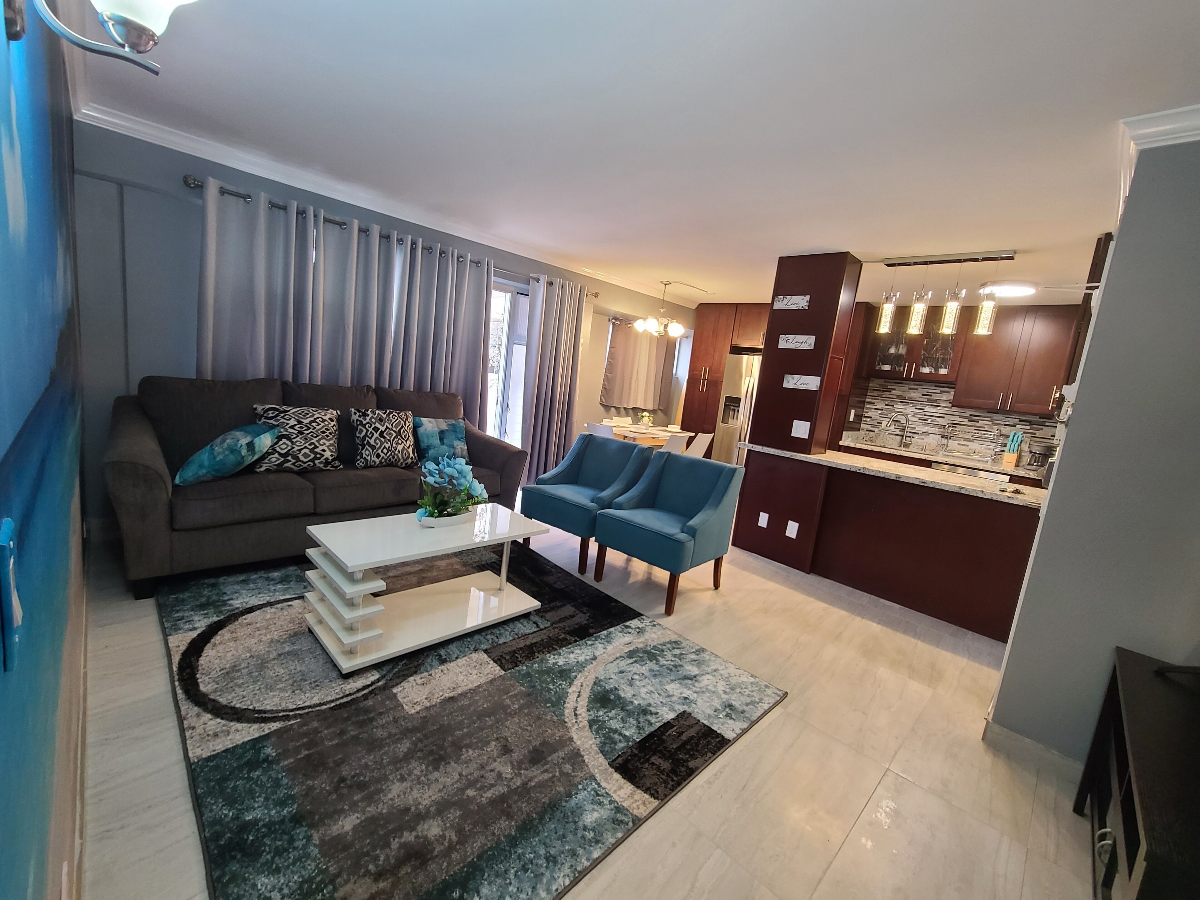 Lovely condo at Waikiki beach 2 Bedrooms & 2 Baths, with 1 free parking space.