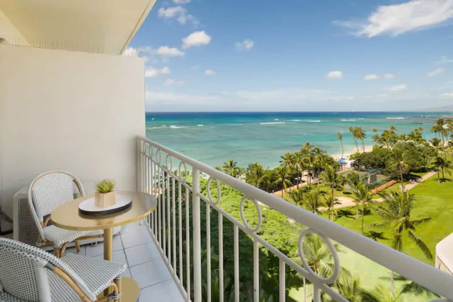 Beachfront Studio on Waikiki Beach!  Waikiki Shore 1014,steps from the sand!