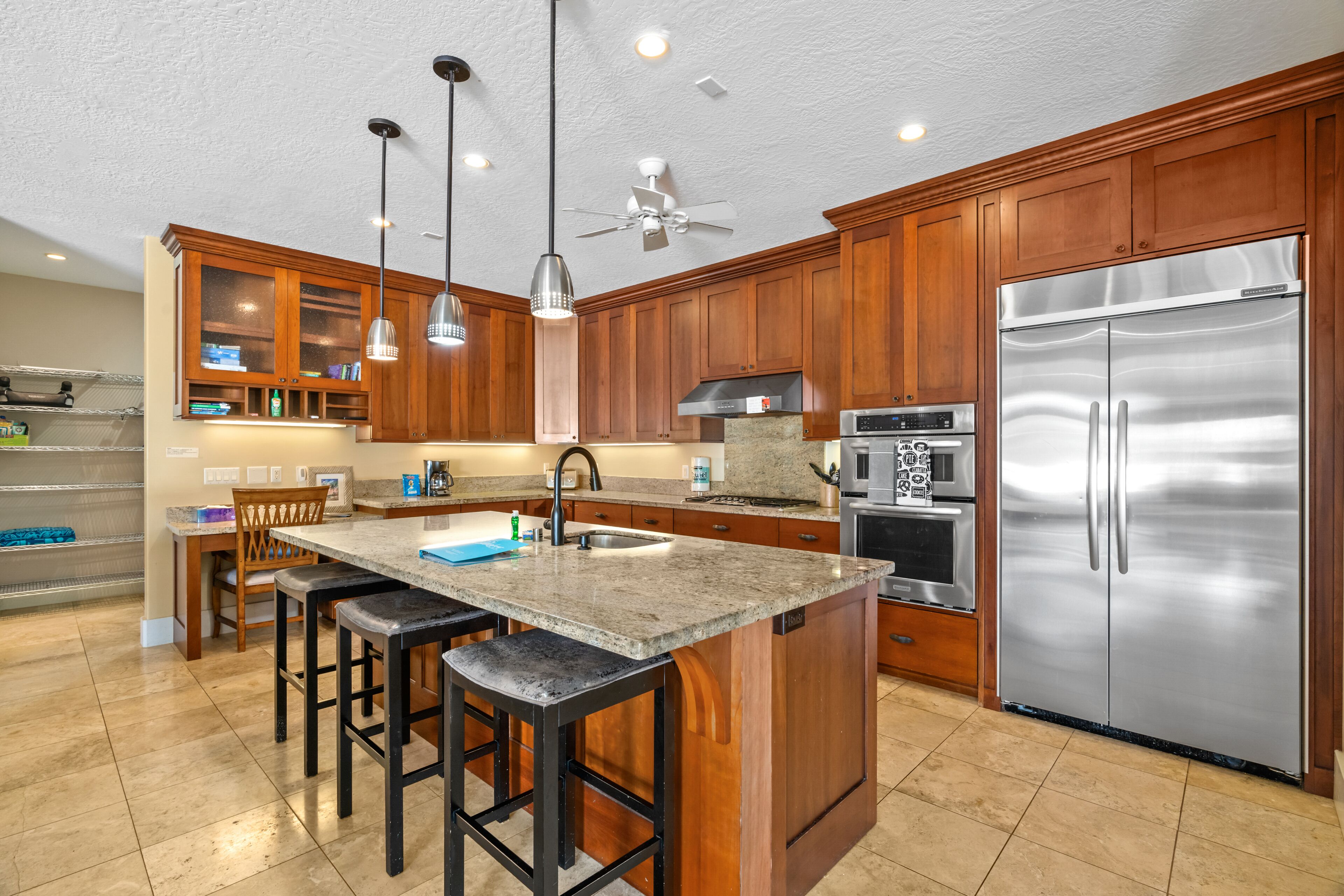 Private Pool, Hot Tub with AC, BBQ and Very Spacious