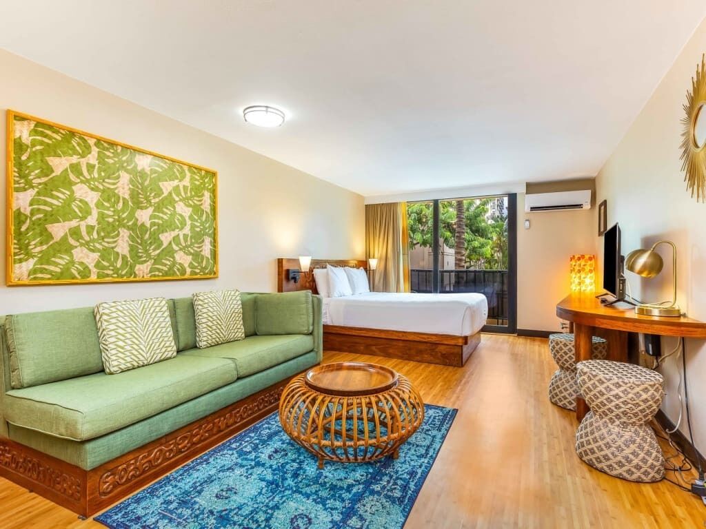 Studio City View Kitchenette, A/C and WiFi - Bamboo Waikīkī Hotel #205