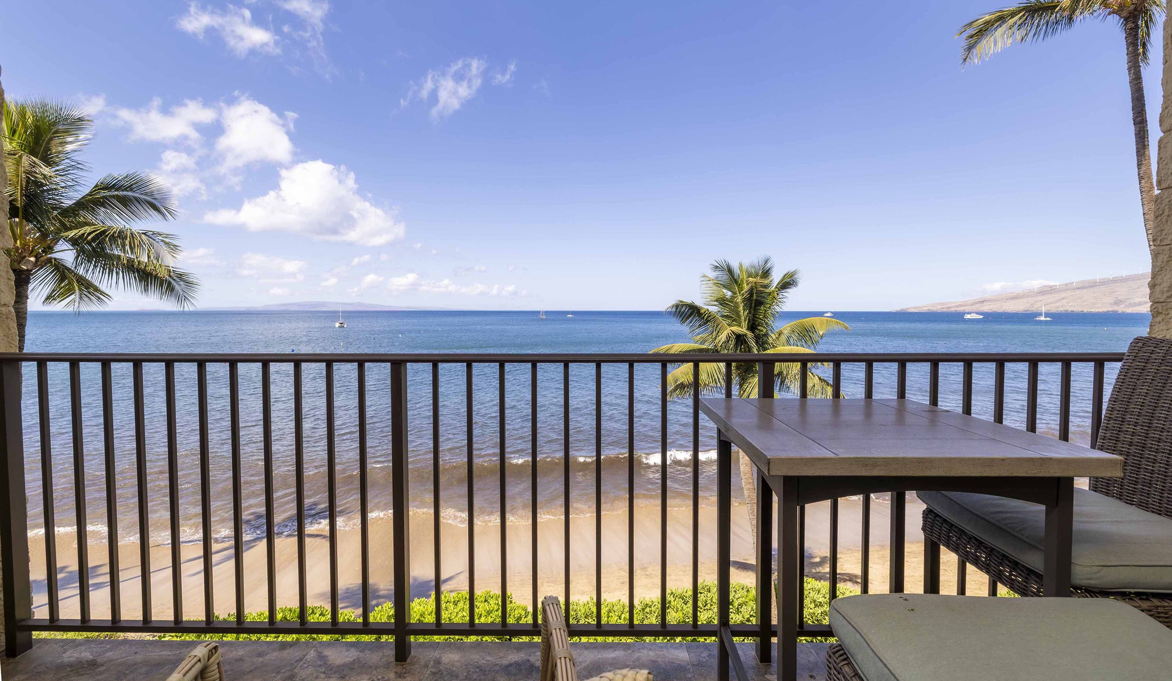 KBR #408 - 1 Bedroom/ 1 Bath Unobstructed Ocean Front unit on Sugar Beach!