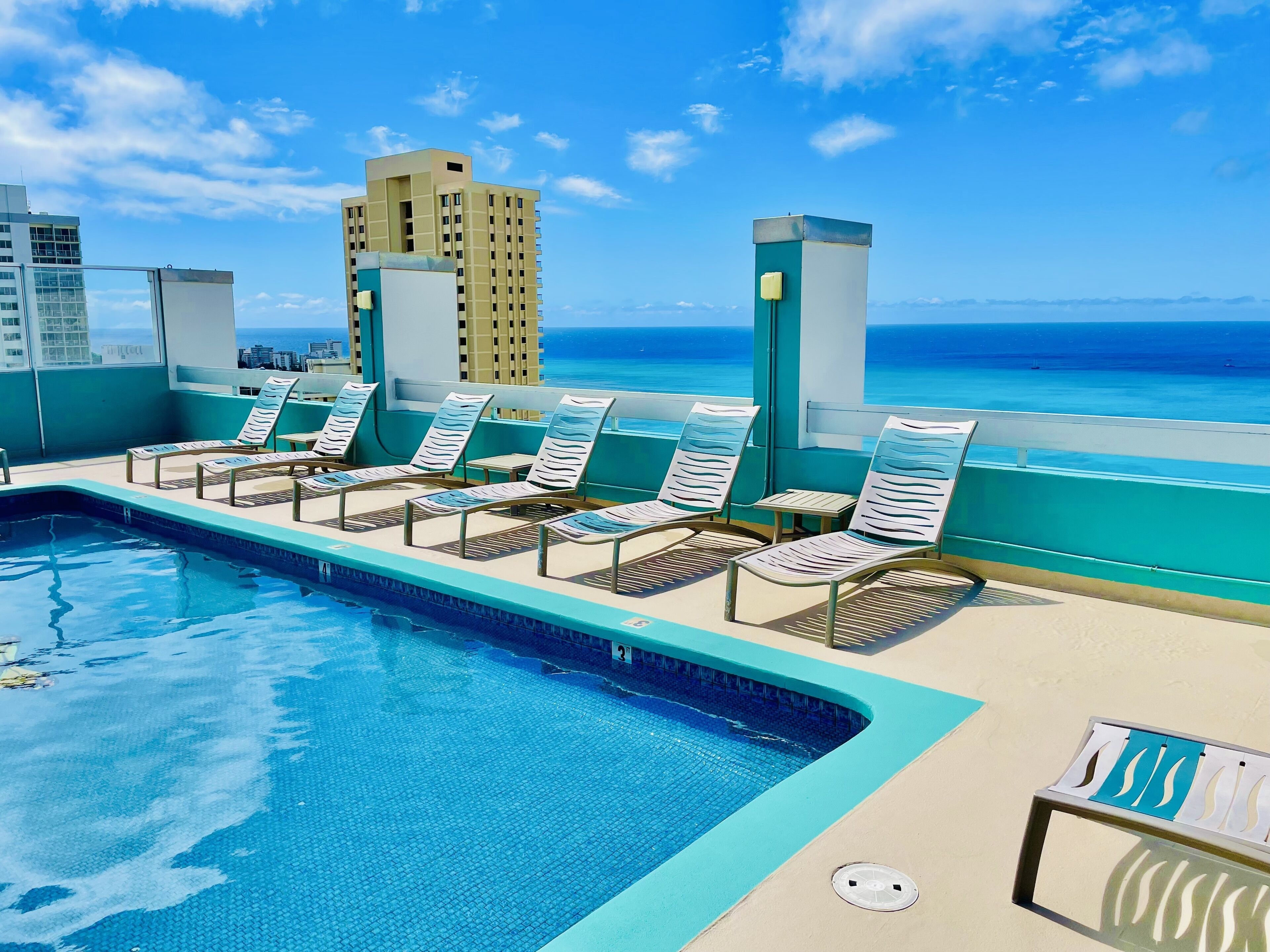 Nice Ocean View 1bed room, full kitchen, near Waikiki Beach! Rooftop pool&BBQ.
