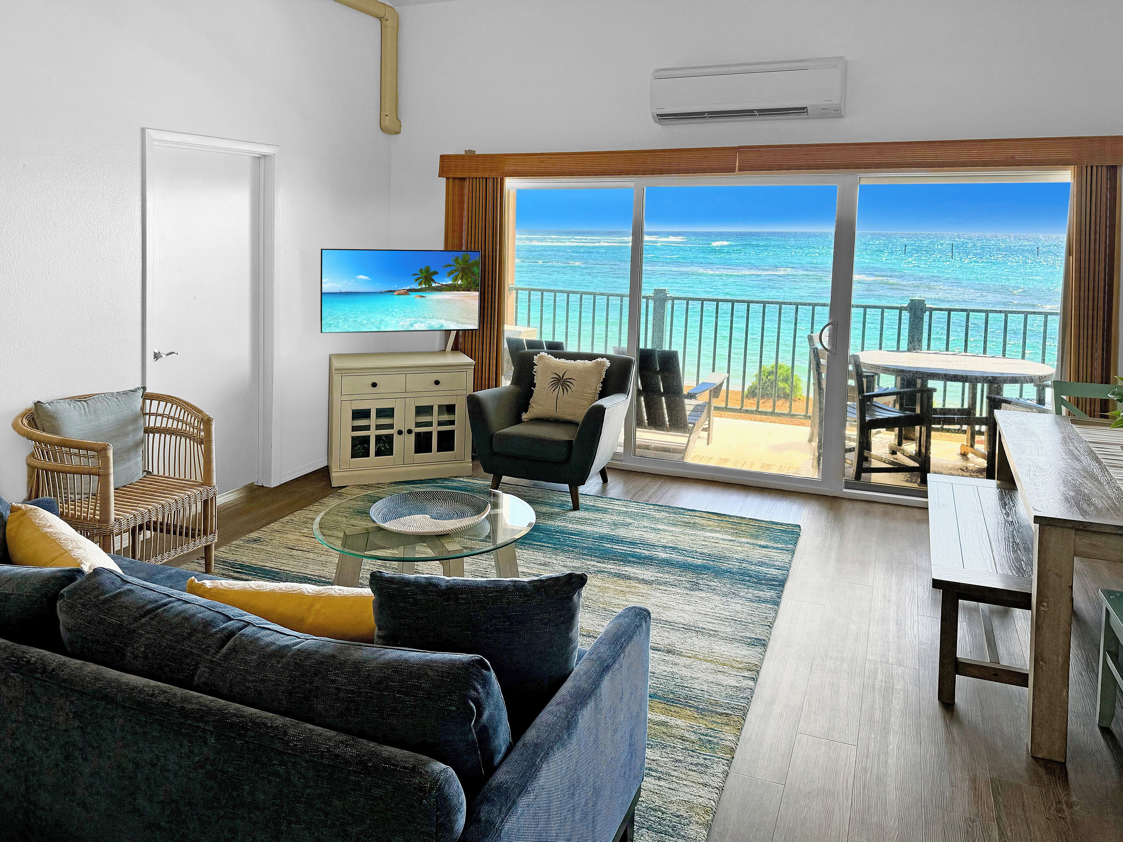 Recently Updated Beachfront Oceanfront Condo! Walk to Old Town Kapa'a