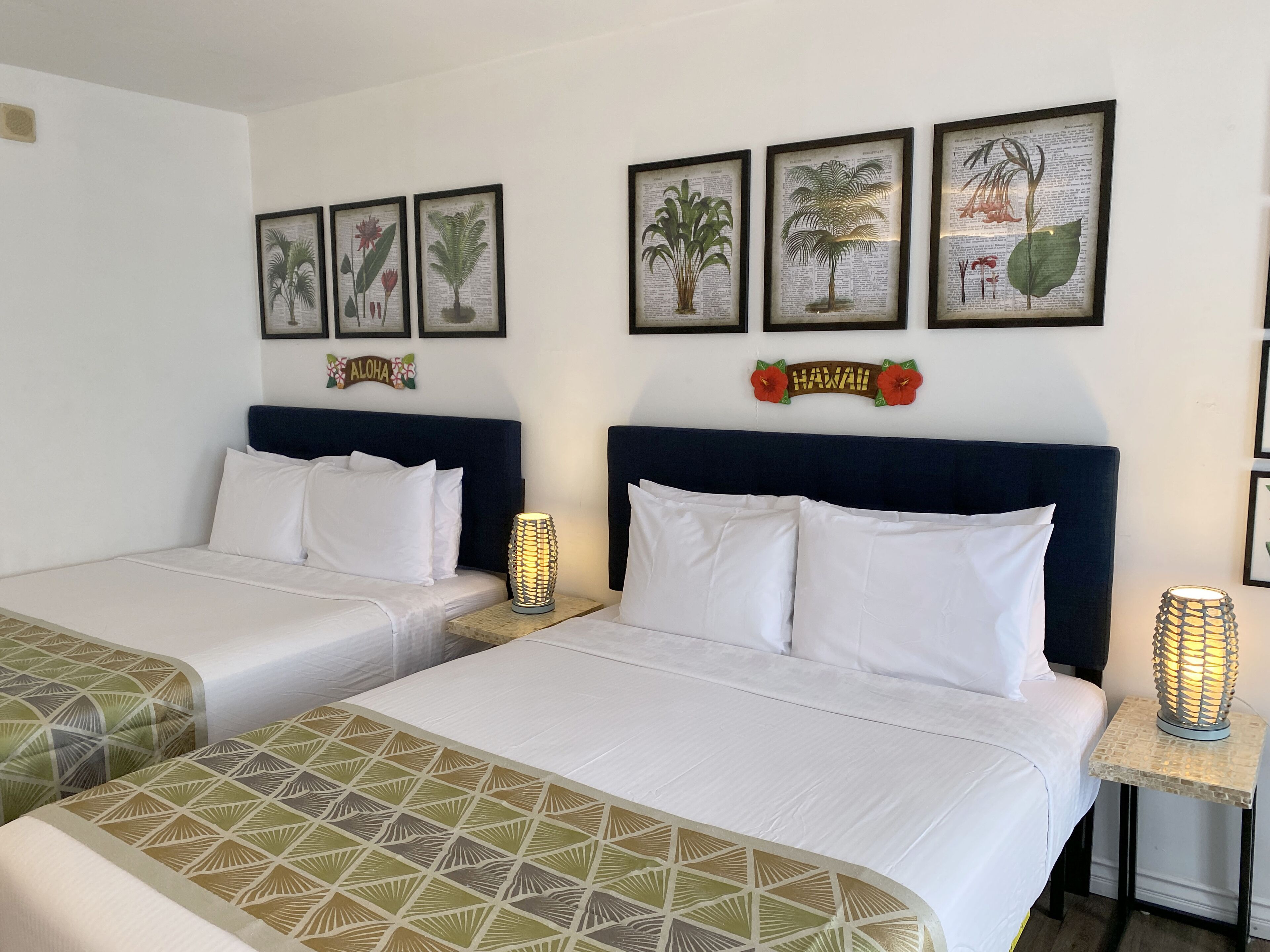 Palms 7th floor studio Sleeps 4 Guests above Pool