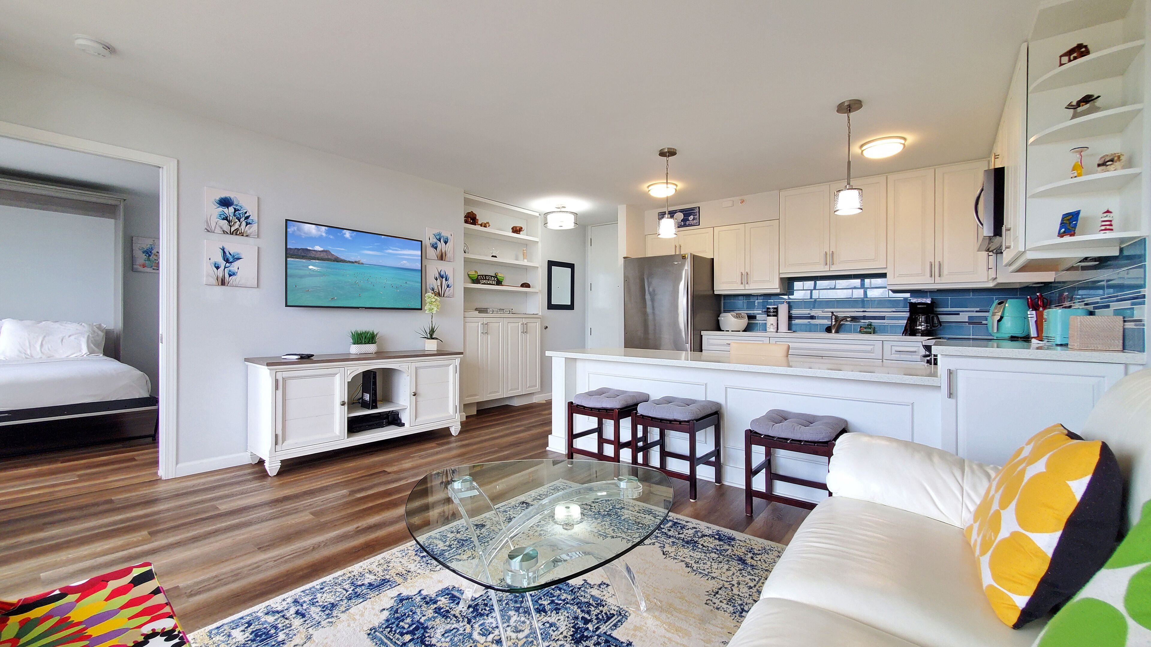 Stunning 1 Bedroom remodel in Waikiki Banyan Tower One