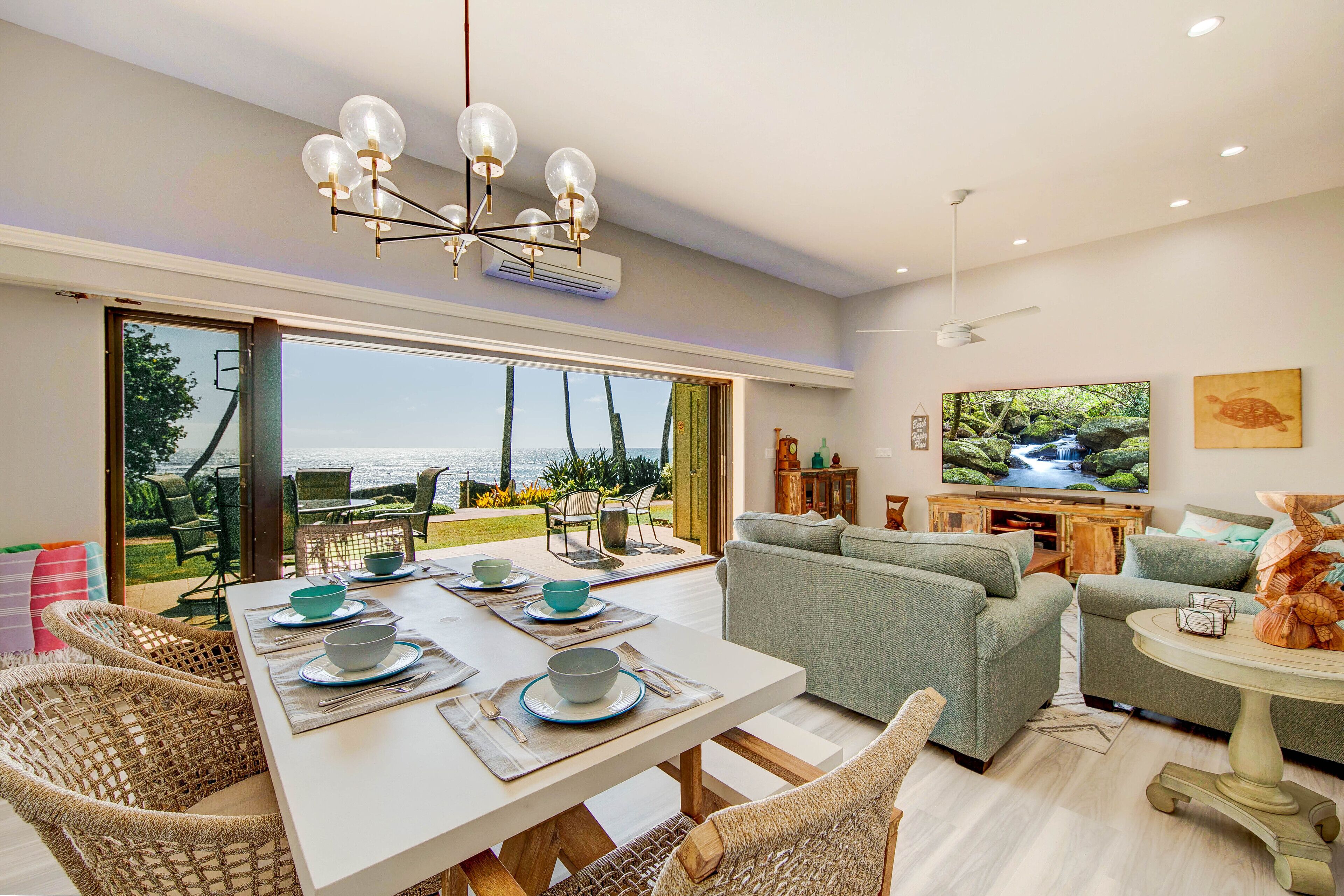 Hale Awa'puhi 1-C Oceanfront Luxury 2 BR w/ AC and Private Beach Access