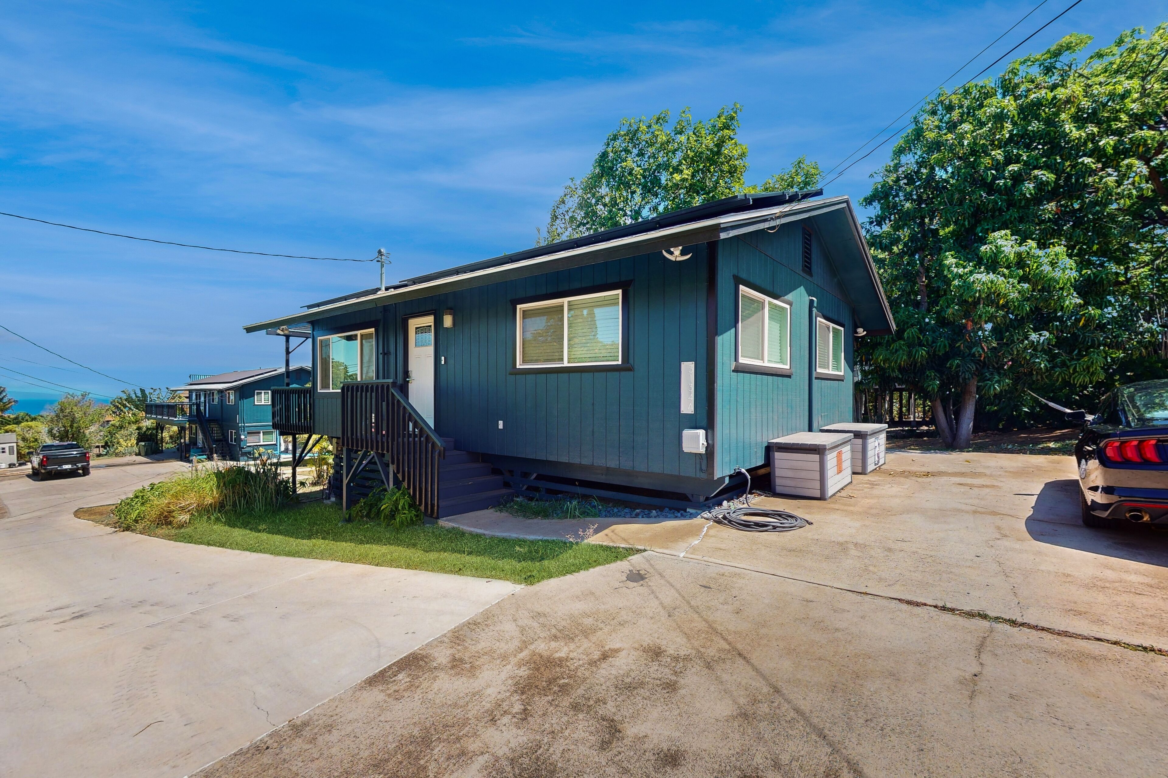 Remodeled cottage with AC, ocean views, yard & lanai - near beach, golf & dining