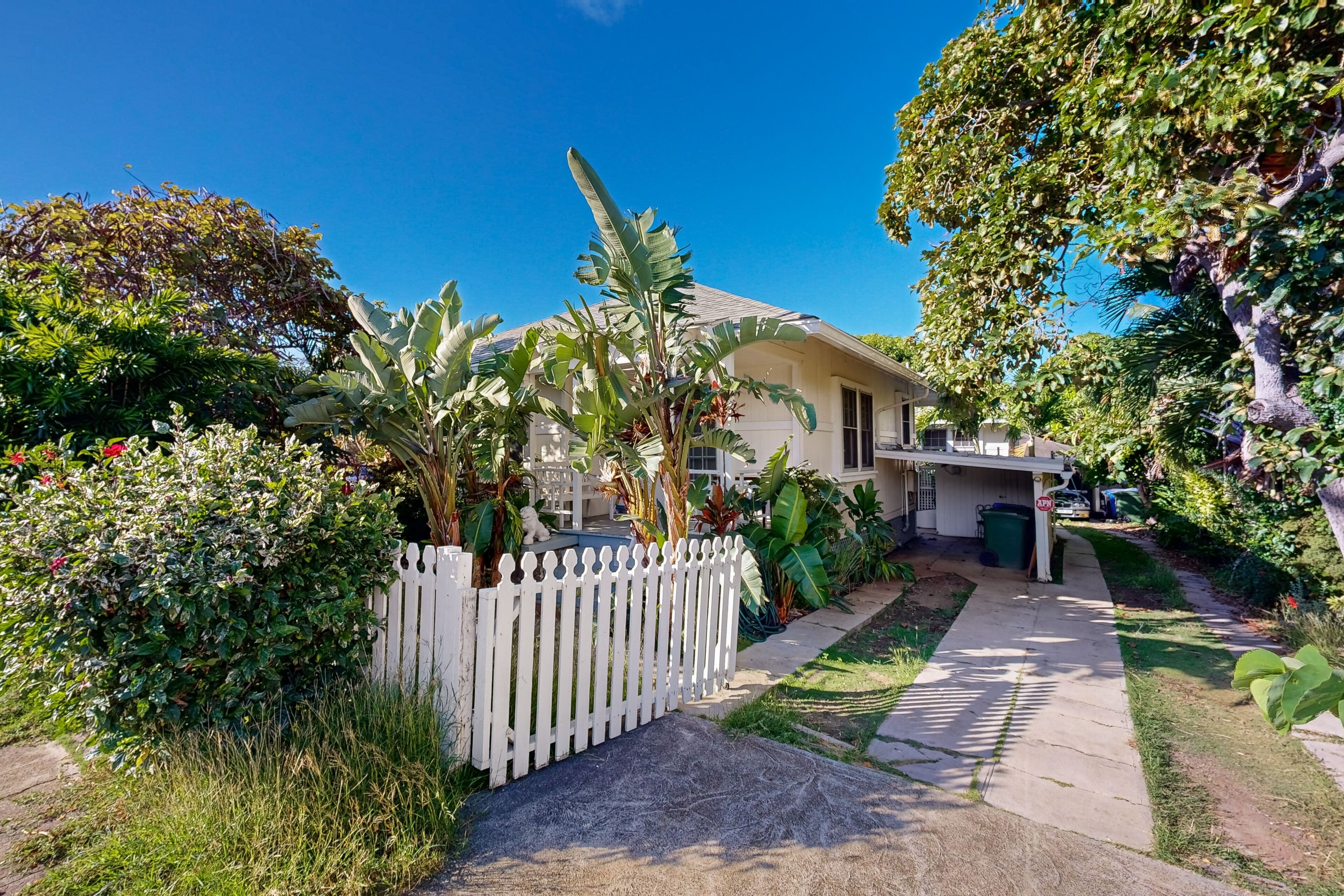 Newly-upgraded home with Diamond Head views - walk to Waikiki Beach