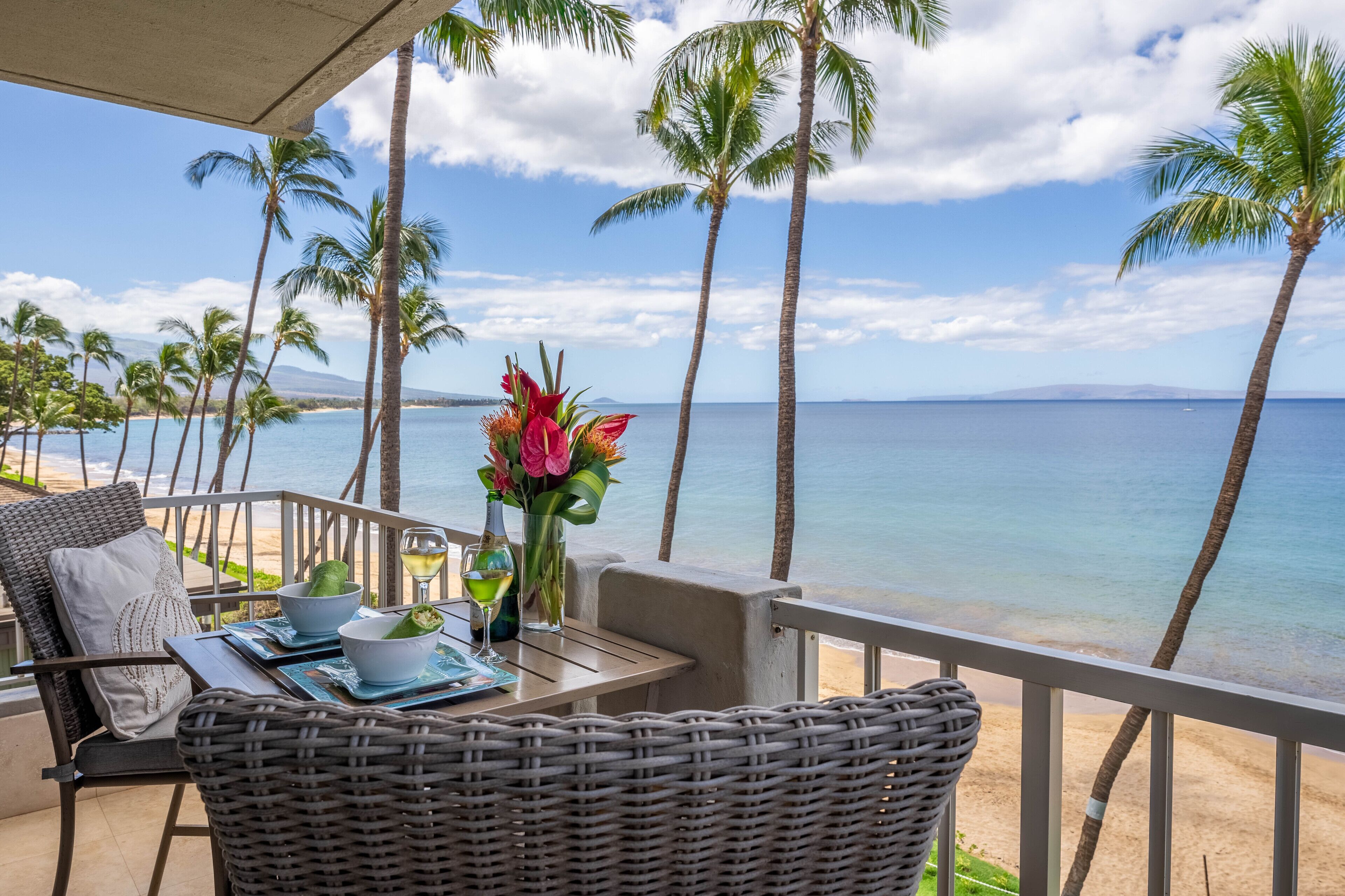 Nani Kai Hale 409 Maui Beachfront with Split AC in Bedroom and Living Room