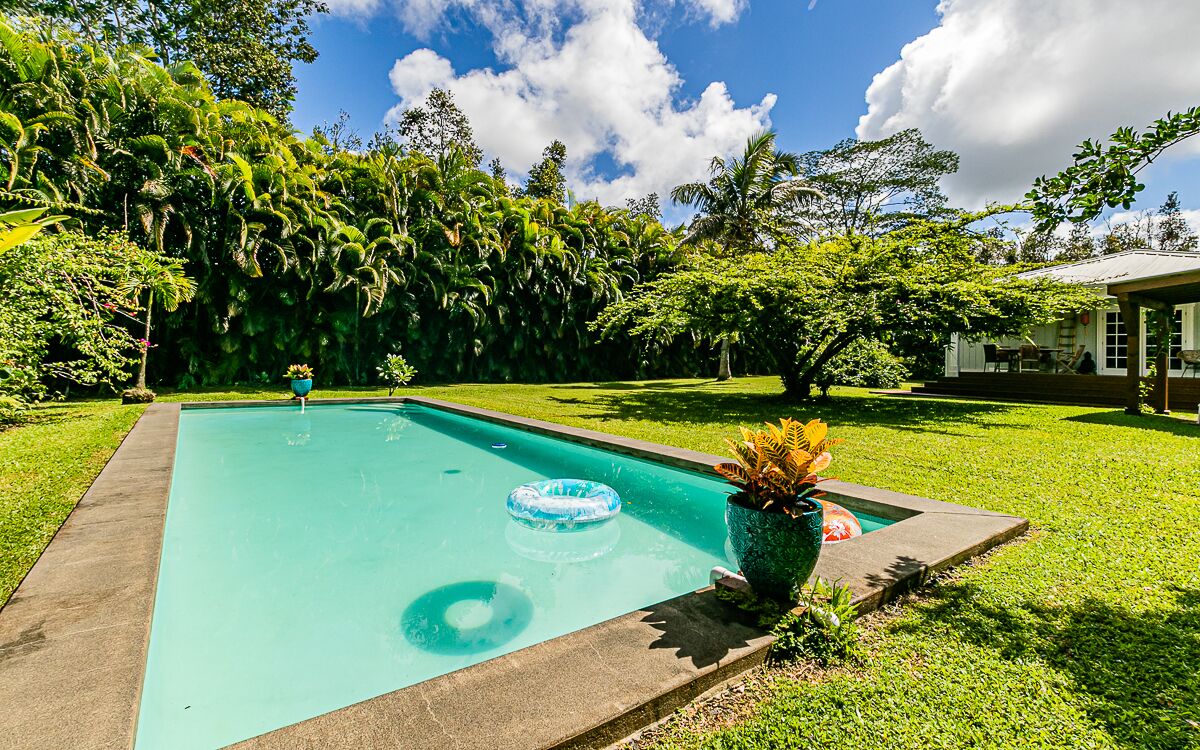 SWEET Luxury Cottage with Private Pool and Studio - Jungle Villa in Keaau