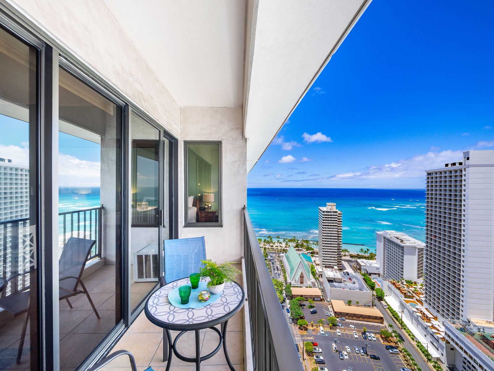 Penthouse With Fabulous Ocean View Near Waikiki Beach