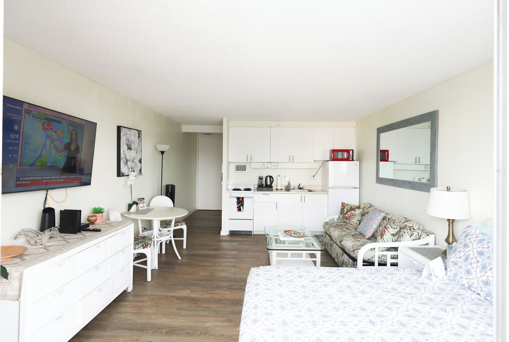 8 GUESTS, 2 X ❤️AWESOME STUDIOS❤️ FREE PARKING, 5MIN TO OCEAN