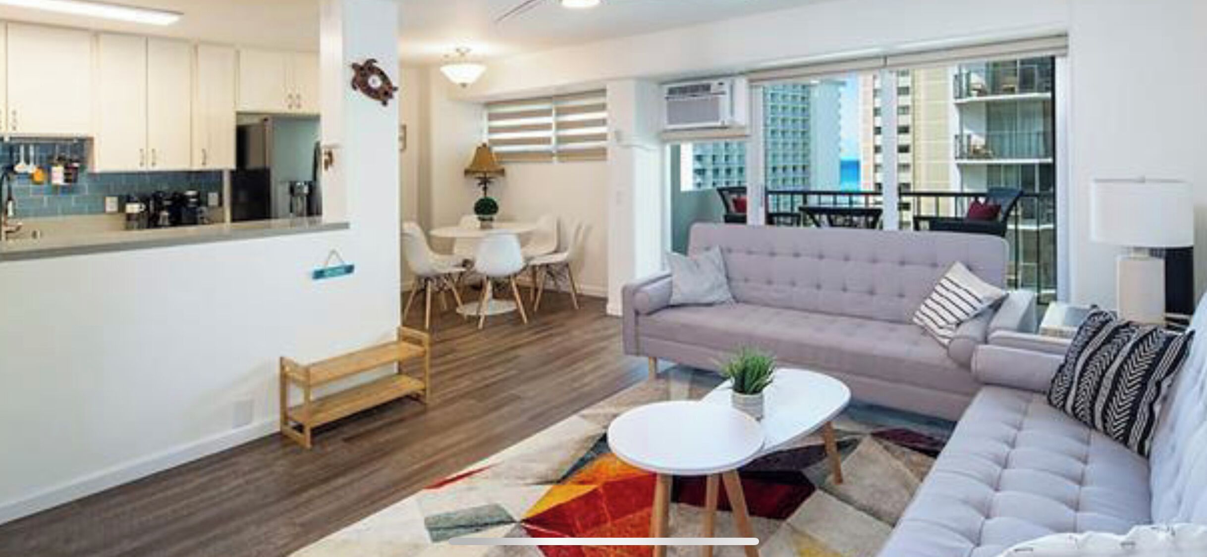 WELLCOME TO LOVELY CONDO 2 BEDS 2 BATHS FREE PARKING IN WAIKIKI BEACH