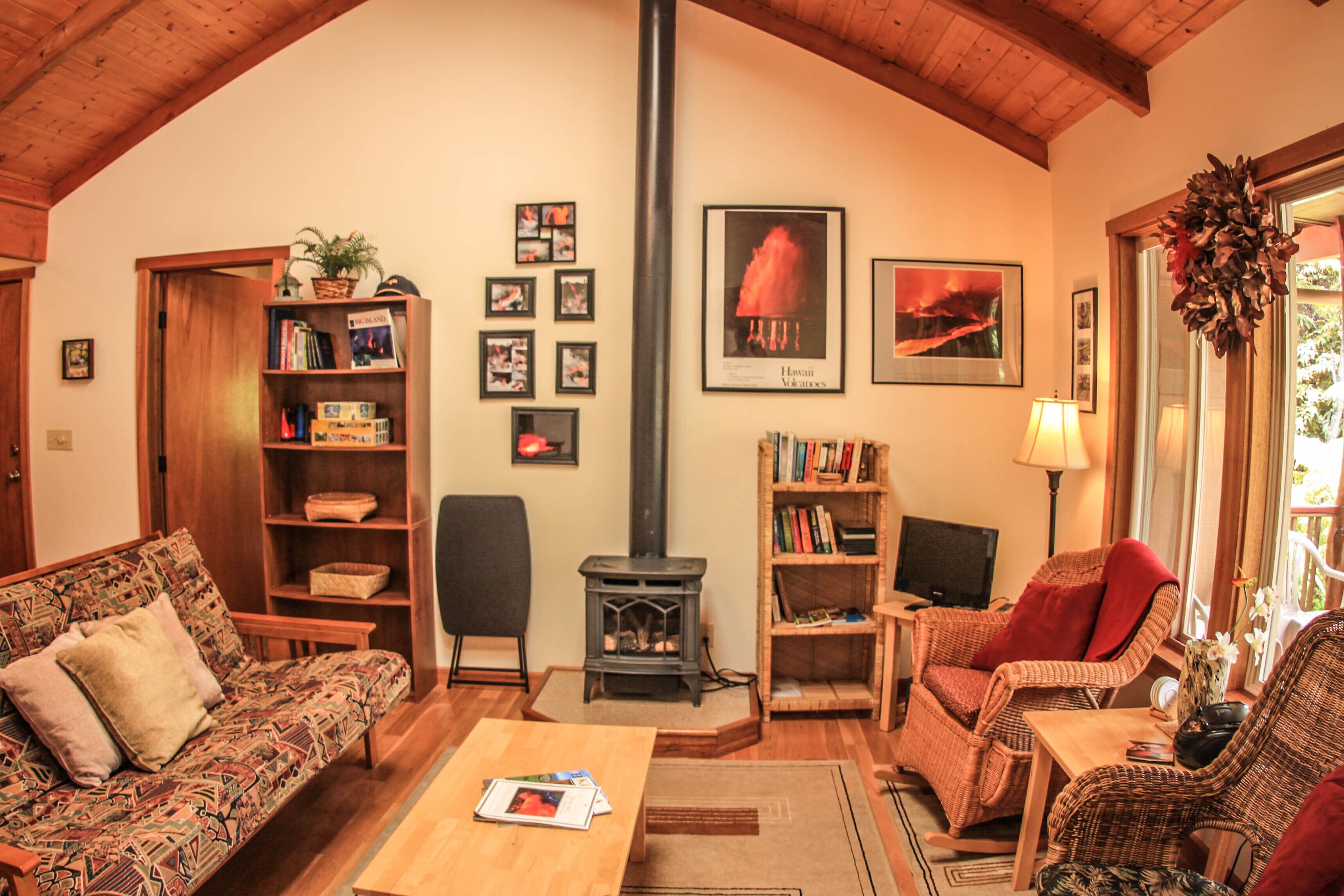 Cute, spacious rainforest cottage close to HVNP