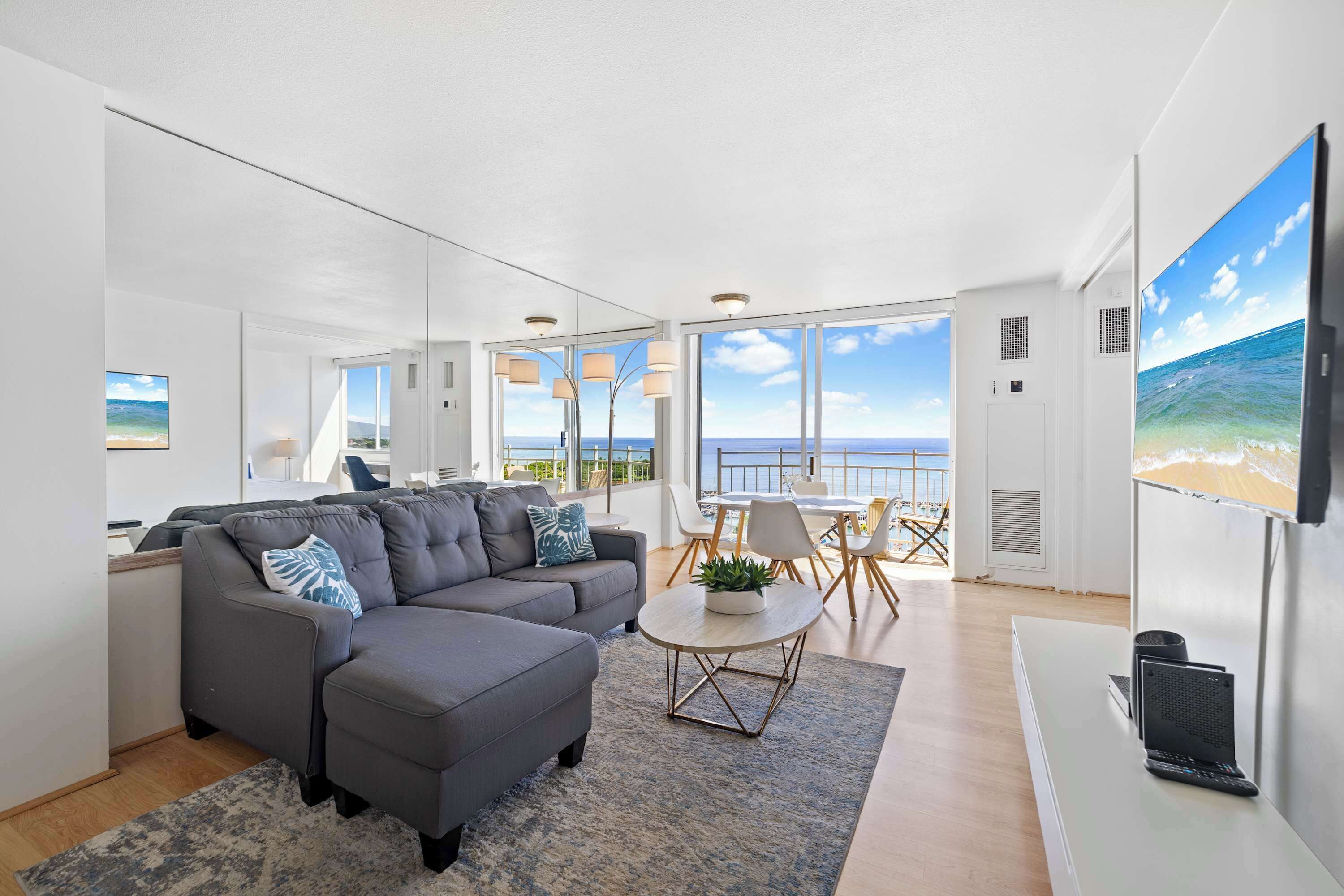 Waikiki 5-Star Marina Stay – Ocean View 1BR