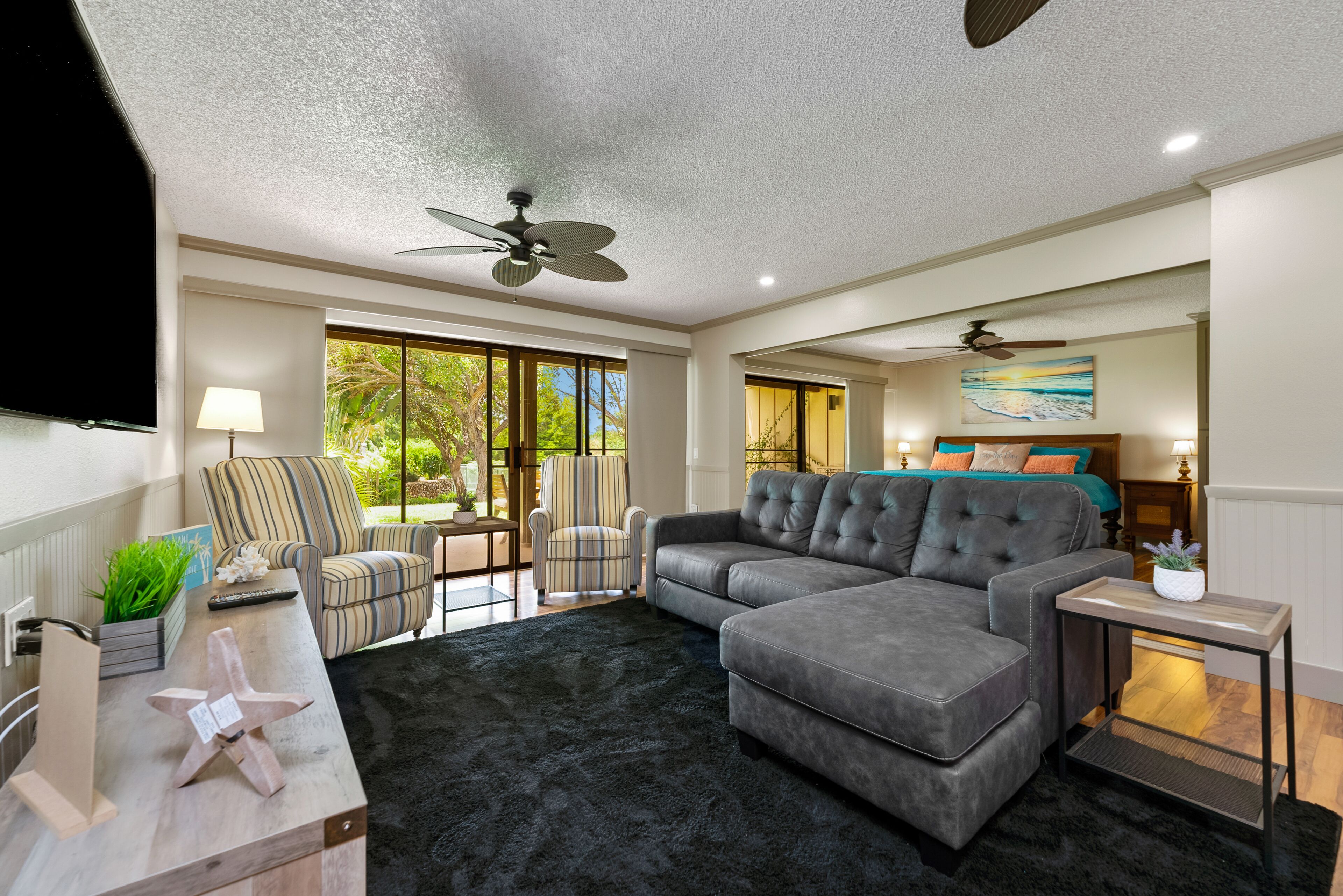 Cozy island getaway with access to pool, hot tub, & private washer/dryer