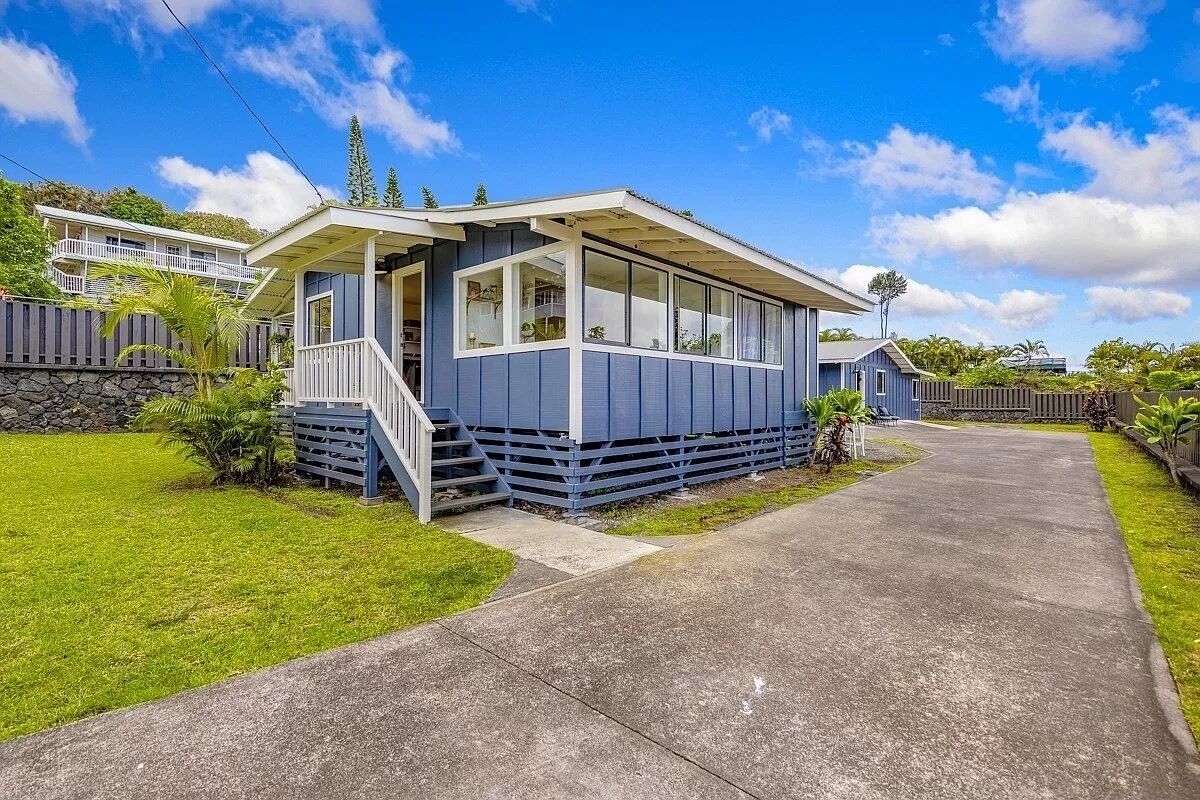 2 bedroom 1 bath cottage 10 minutes from beach