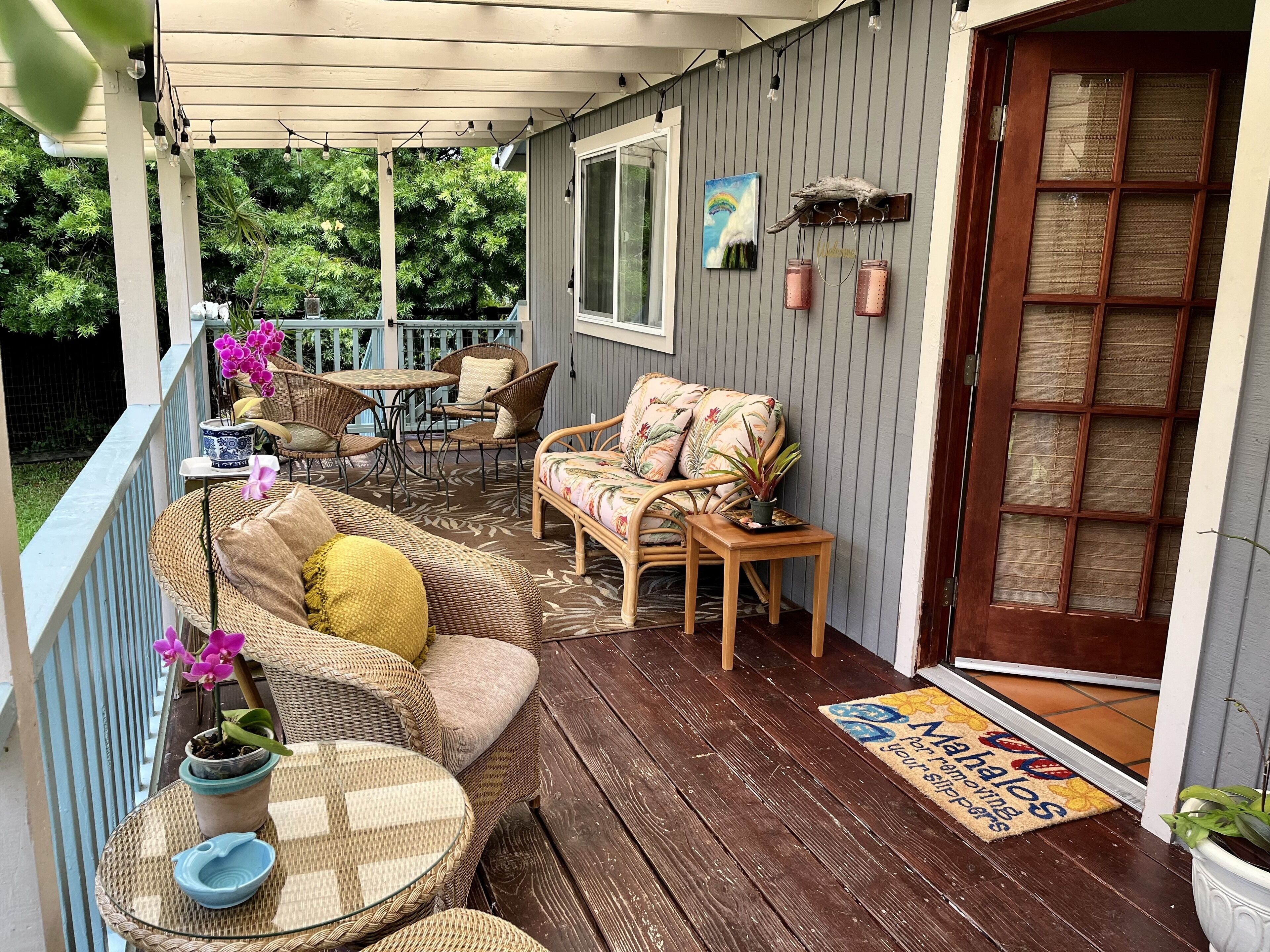 Chic cottage in Rainforest 5 Min. to Volcanoes Park-clean, cozy, comfort -2 Bdrm