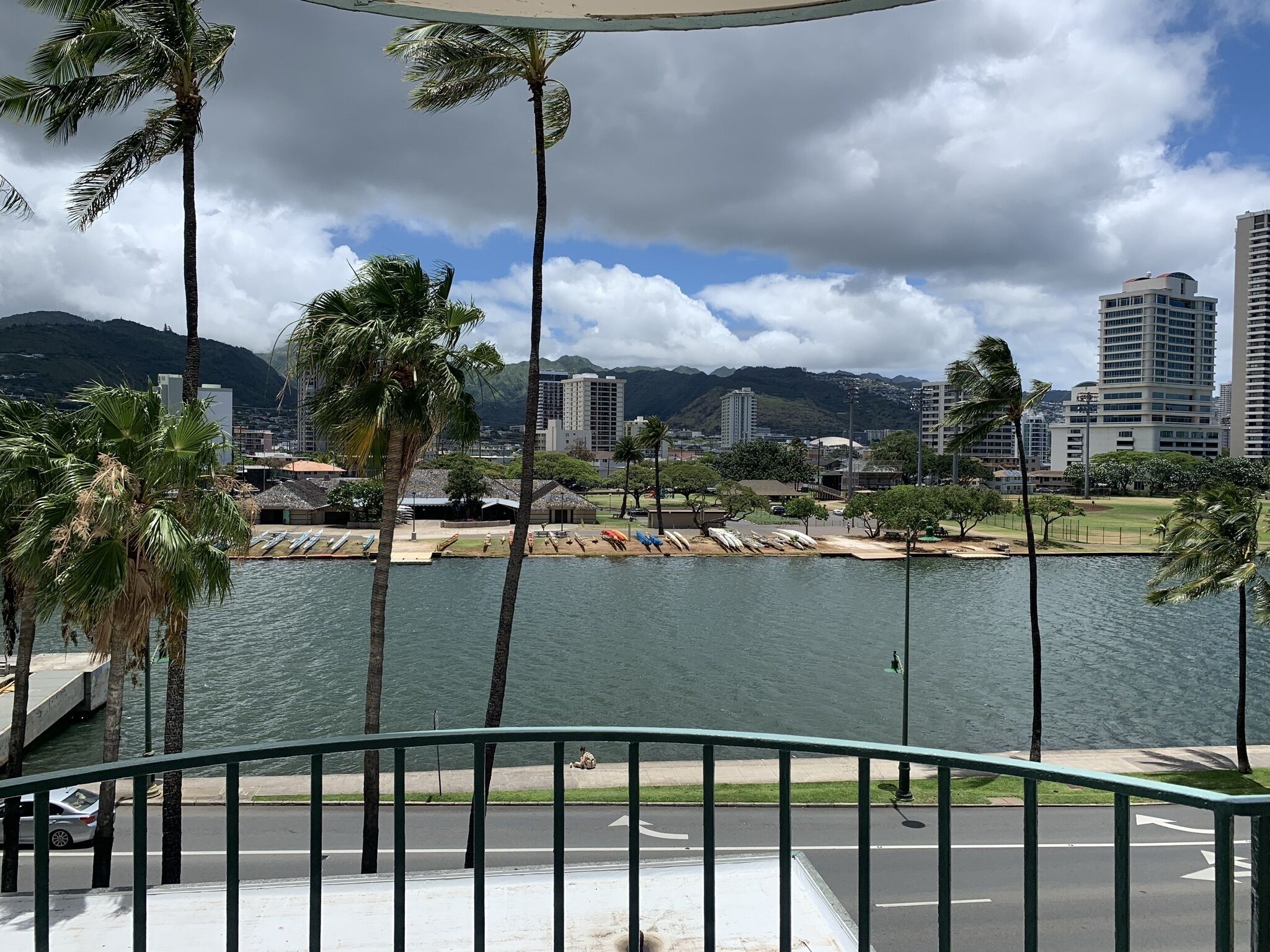 Waikiki Apartment sleeps 5 parking included