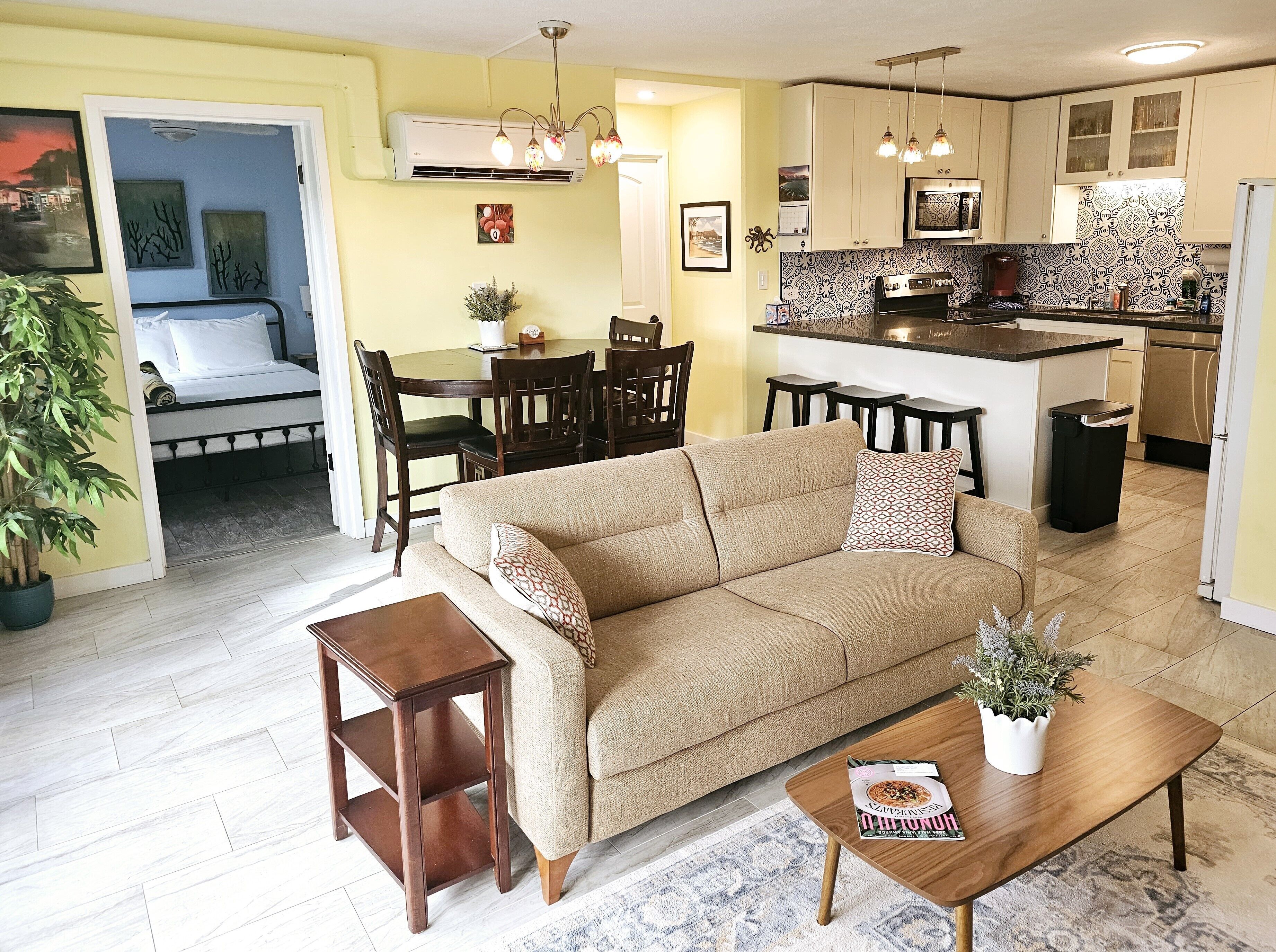 Scandia 203 - Sleeps 6, Full Kitchen, Free Parking, and 1 Block to the Beach
