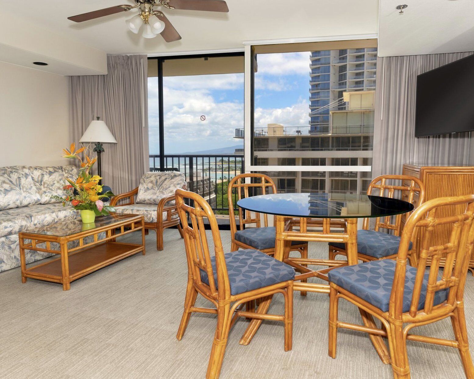 Waikiki Beach 1-BR Vacation Condo..1/2 Block to Beach!