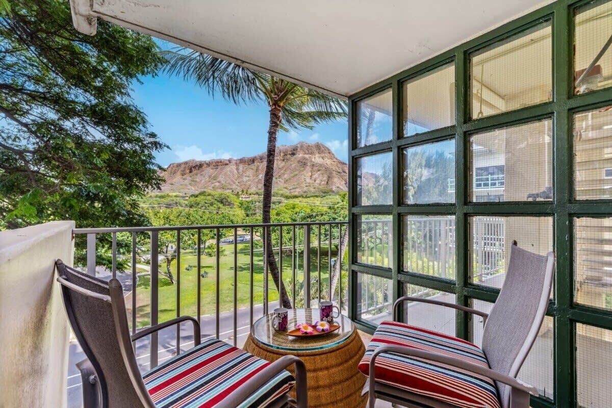 @ Marbella Lane -Coastal retreat near Diamond Head