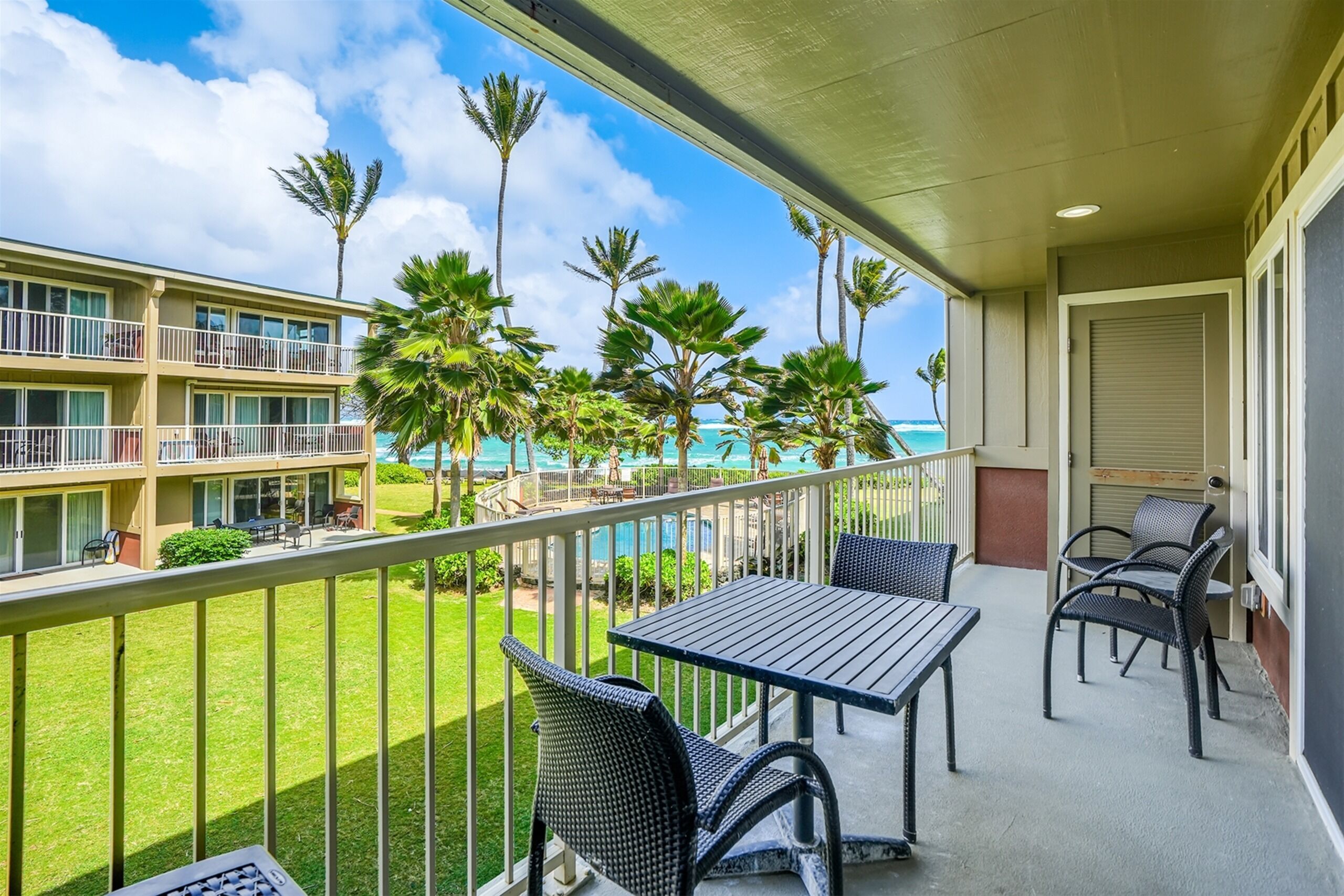 Kauai Kailani 206. Outstanding Updated Condo in Kapaa! Very Close to Shopping and Restaurants.