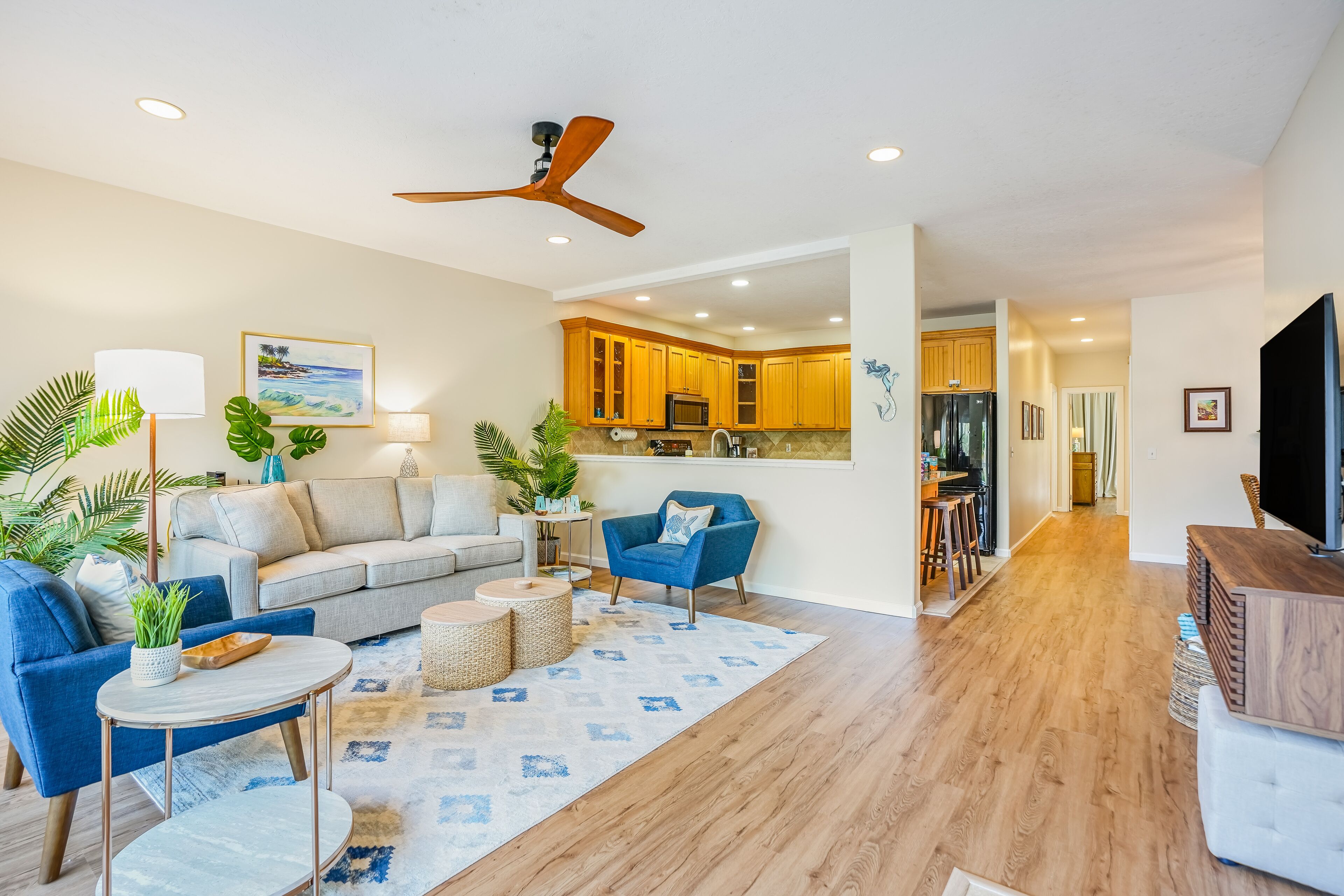 Tranquil condo with pools, hot tub, jetted tub, grill & board games - near beach