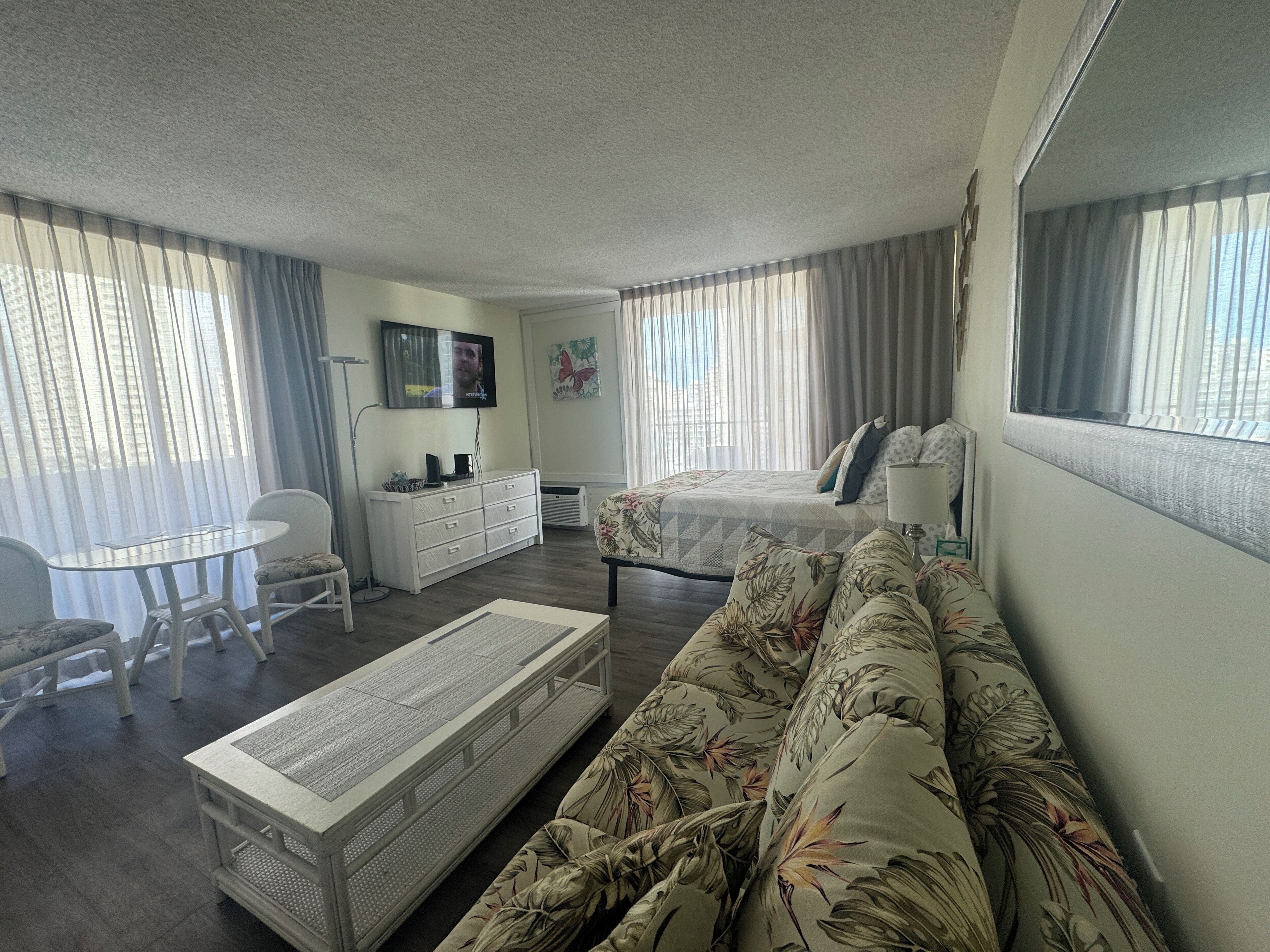 🌺 12 GUESTS  3 X ❤️AWESOME STUDIOS❤️ FREE PARKING 🏝️ 5MIN TO OCEAN 🏊♀️