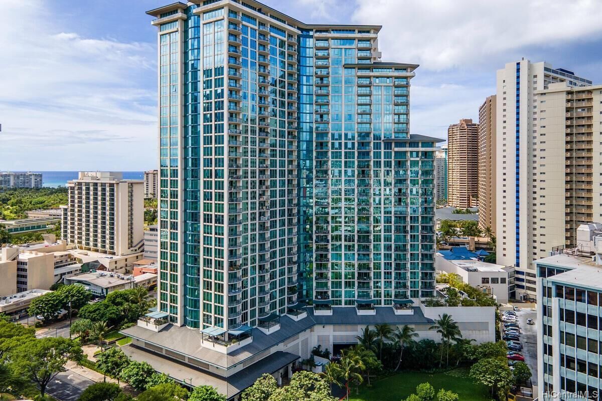 Luxury Waikiki condo - 28th floor! Stunning views, convenient location, parking