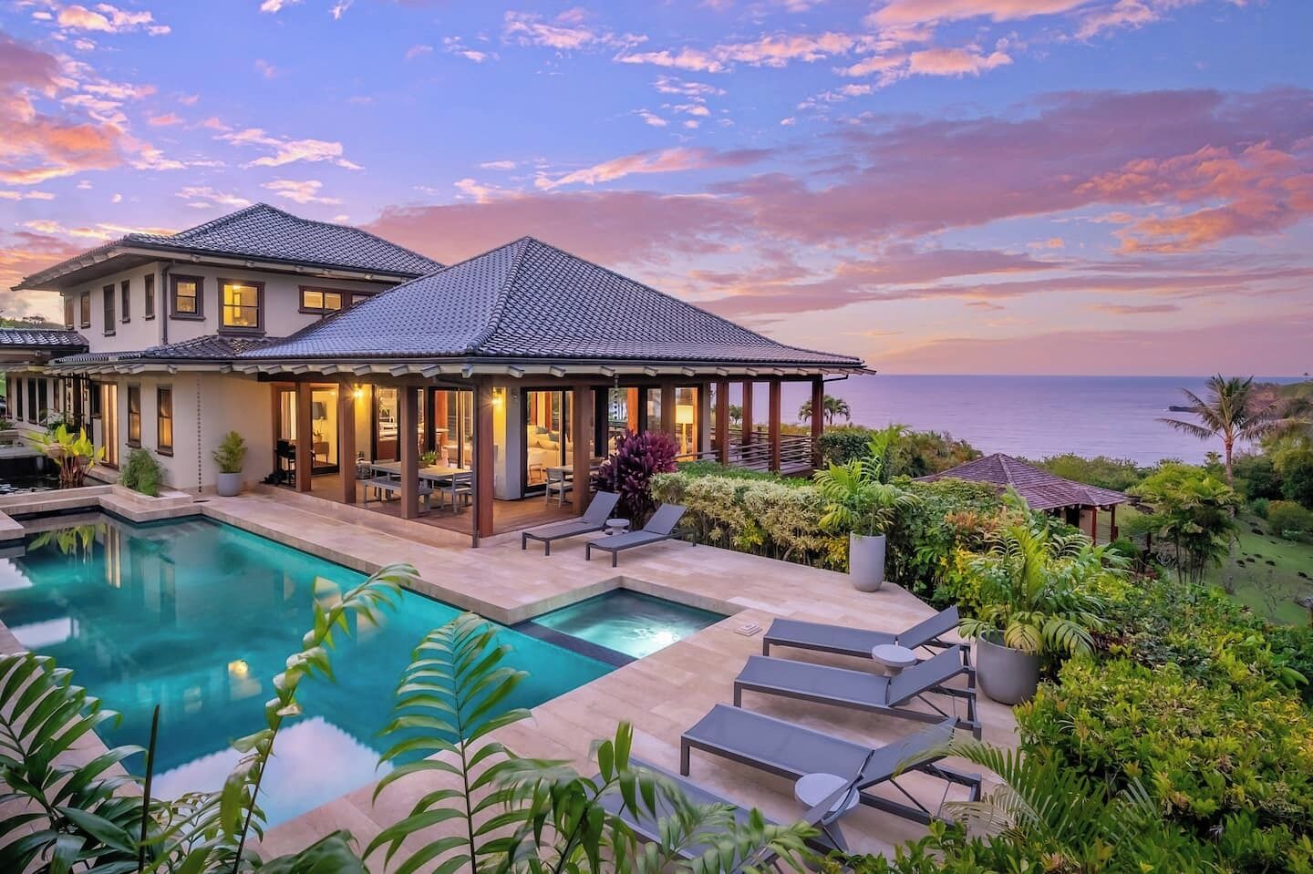 Ikena Lani - Beautiful 5 BR House with Pool & Jacuzzi overlooking Kalihiwai Bay