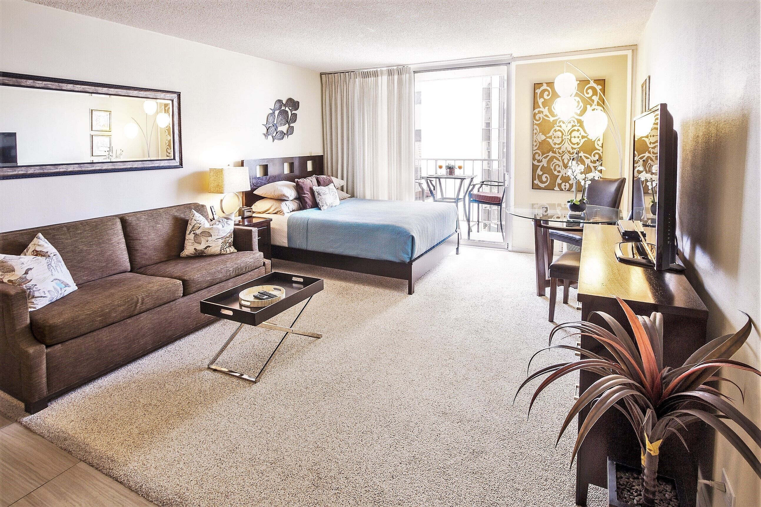 "Ali'i" Studio w/ FREE Parking & Full Kitchen