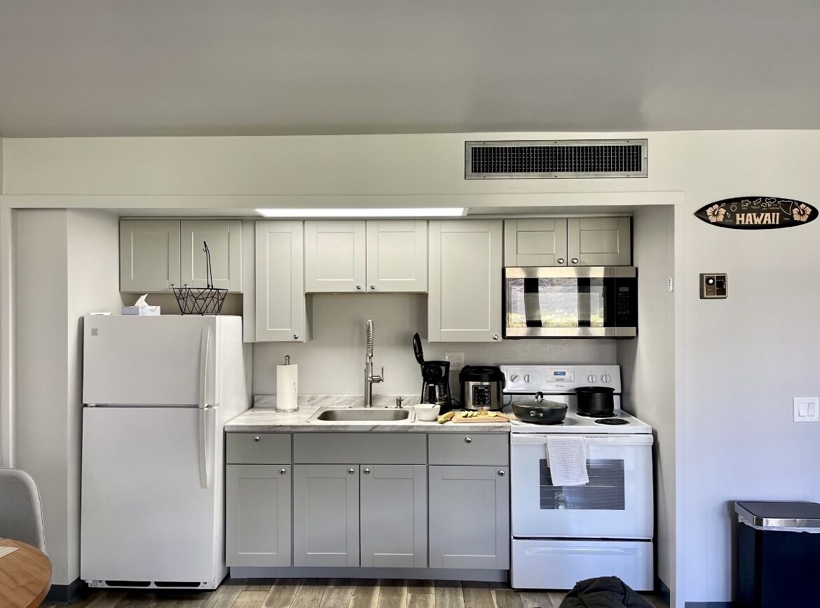 Beautifully Remodeled studio Makaha Valley Towers