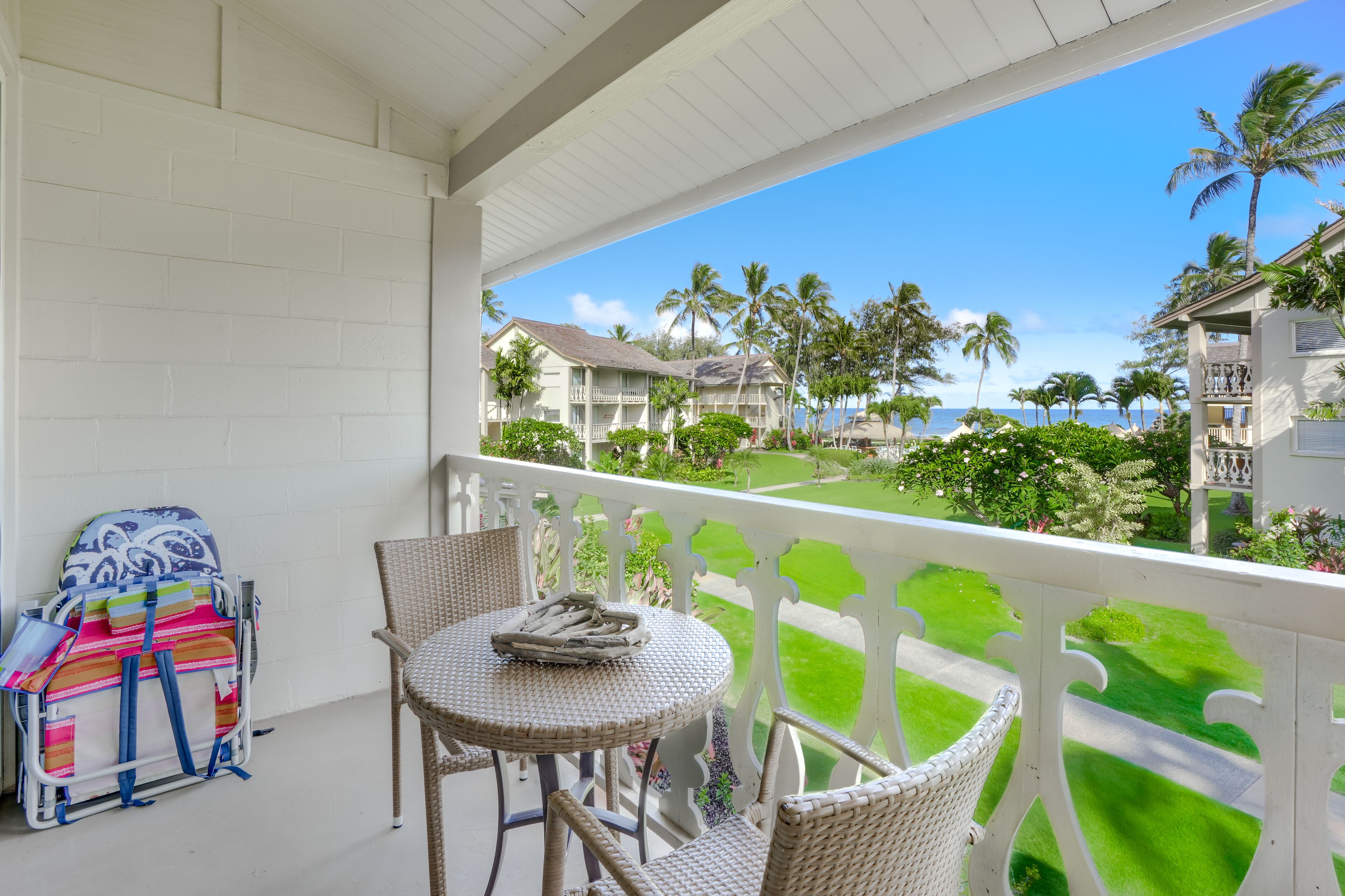 Seaview Studio at Islander on the Beach: Ocean Views, Tropical Vibes, and Relaxing Lanai Escape!