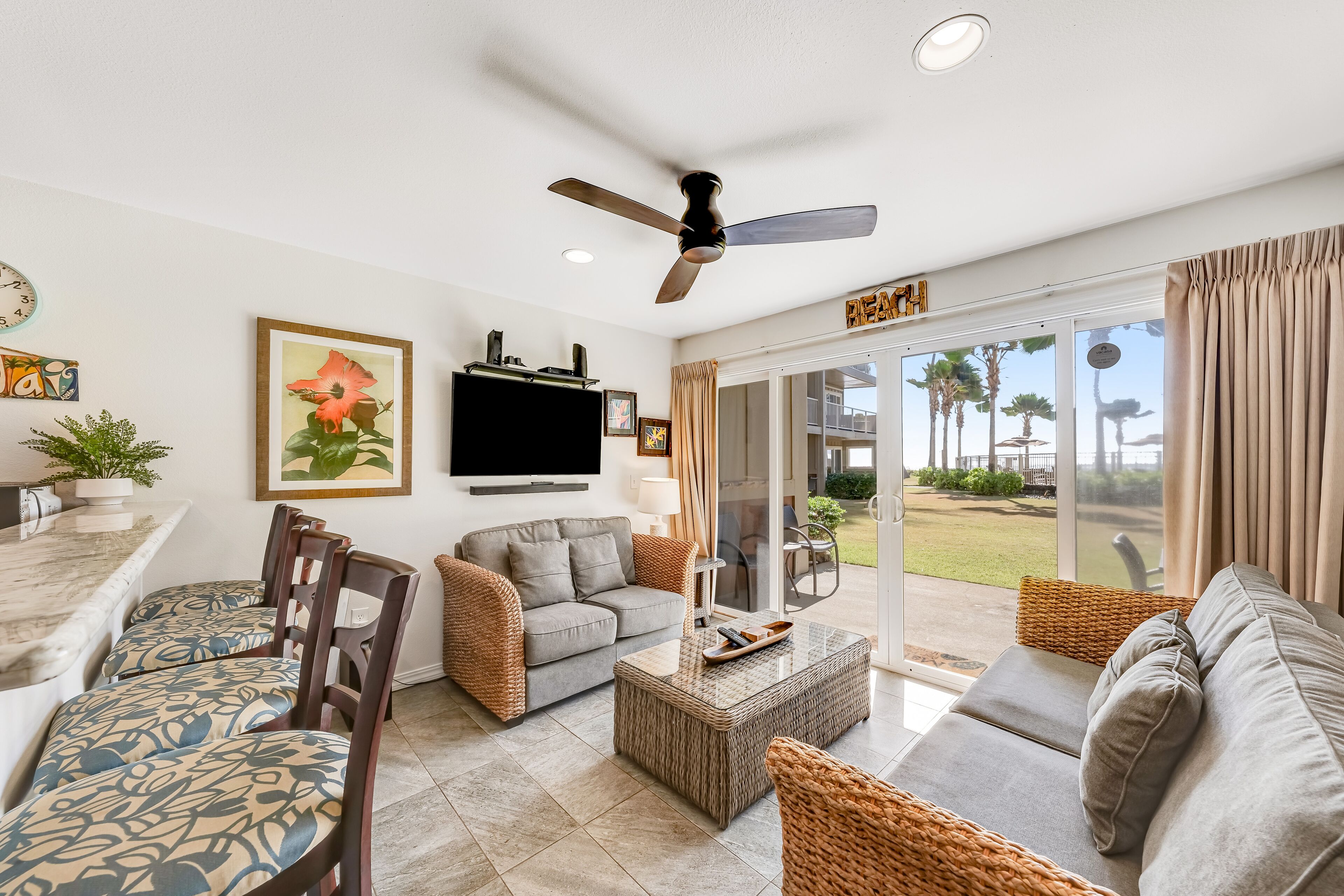 Island retreat with a pool, BBQ access, private lanai, washer/dryer, central AC
