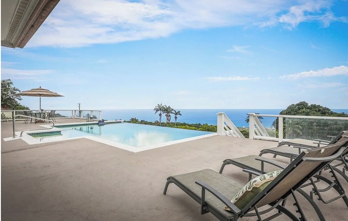 Oceanview Luxury Estate - Multi-Suite Retreat in the Kona Uplands in Holualoa