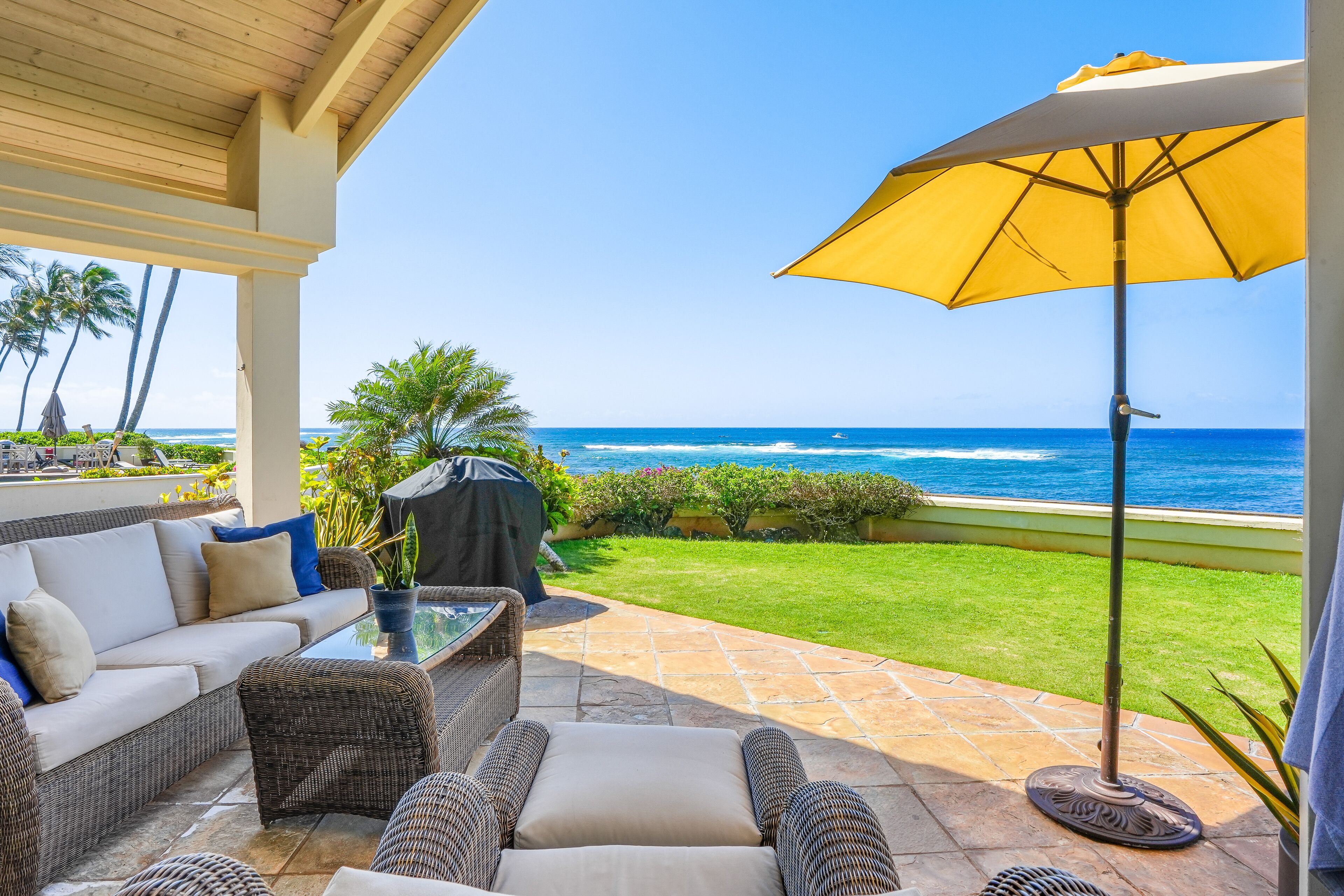 Waterfront retreat with gourmet kitchen, spacious lanai & W/D