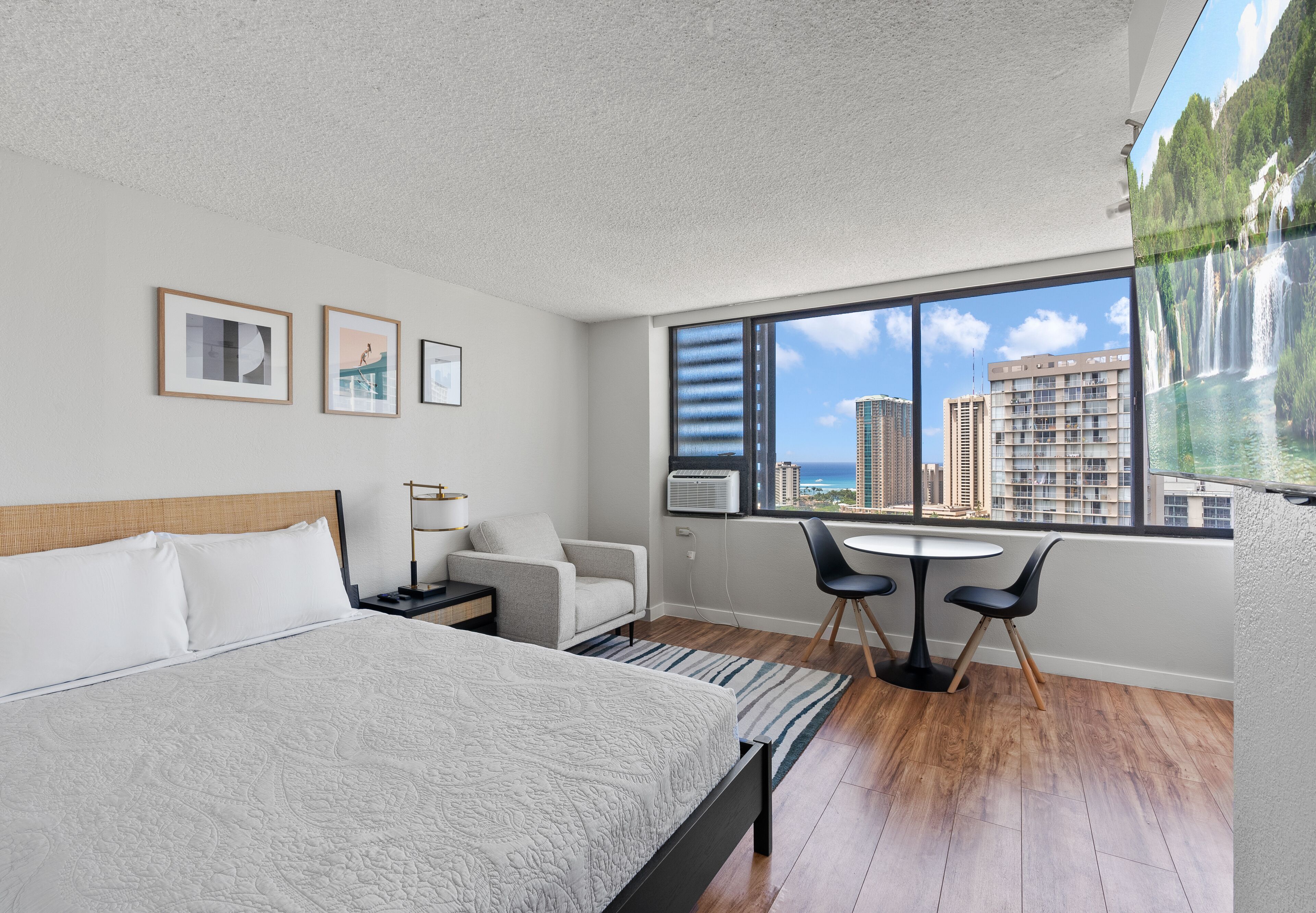 Partial Ocean View Waikiki Studio with AC, WiFi, Access to Pool & More!