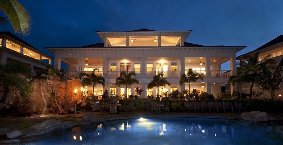 Luxury Poolside Villa | Stunning Ocean View, Lanai