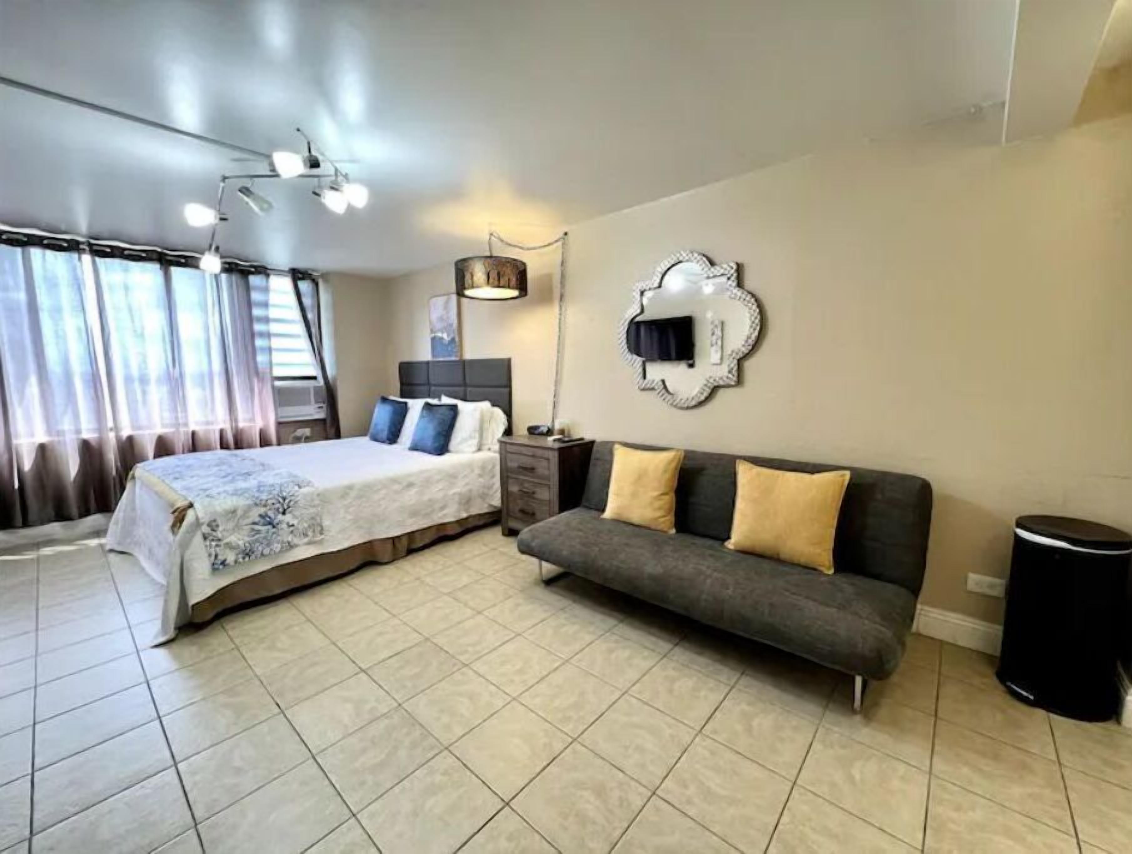 KING BED, Spacious, Legal, VIEW