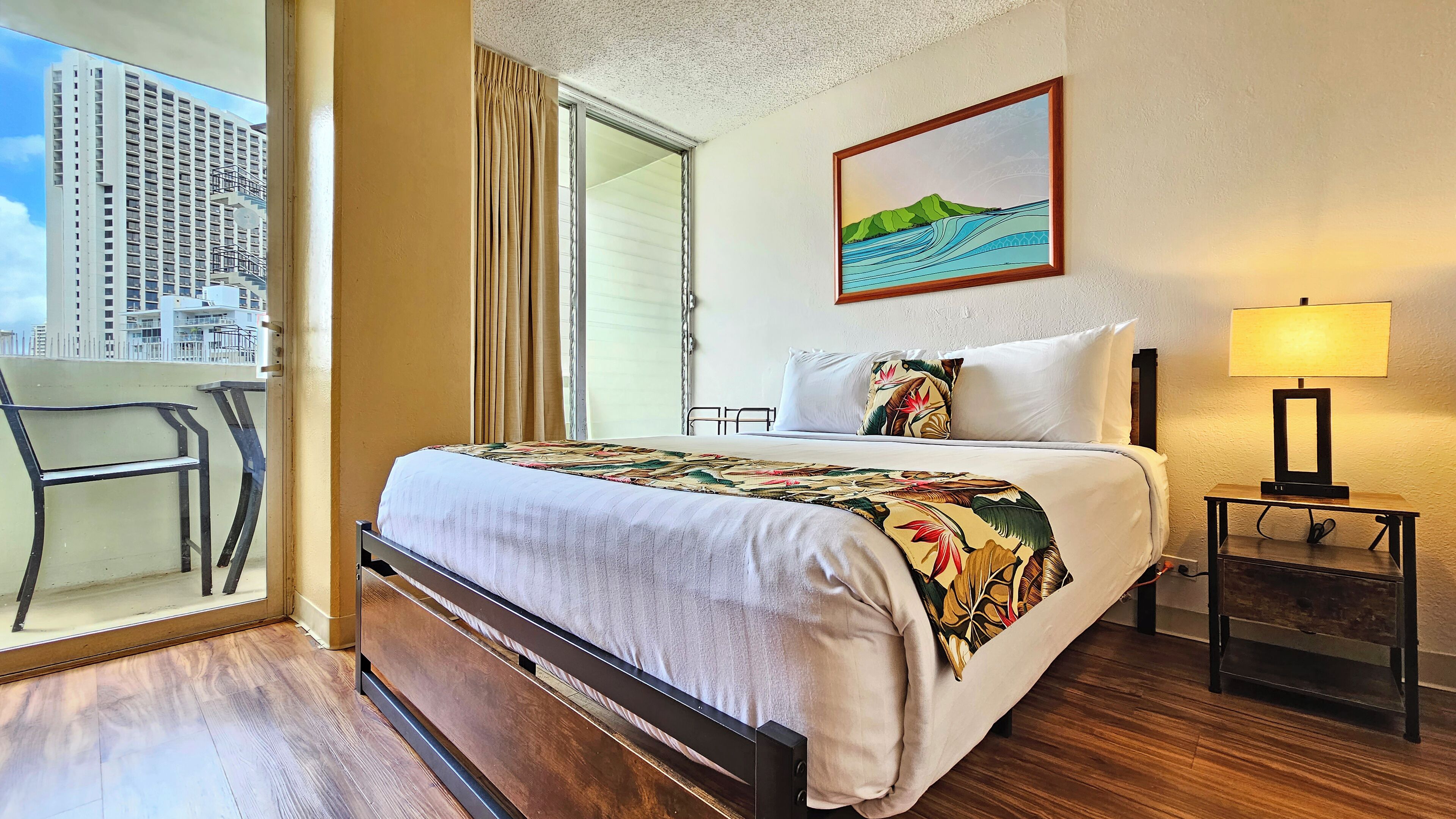 Self contained Studio Apt. with pool, 2 mins from Waikiki beach