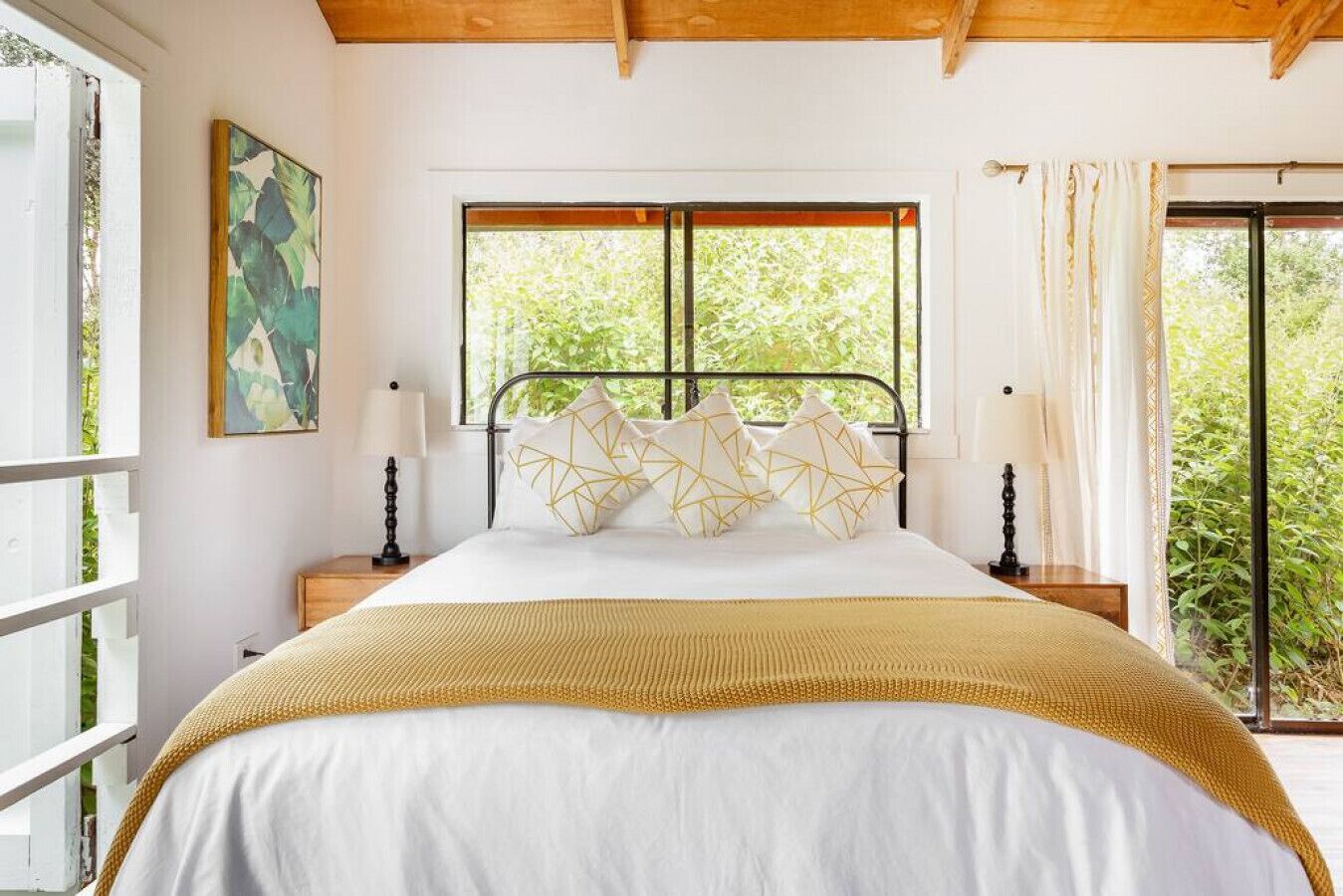 Kamaka Cottage at Volcano- A Rainforest Hideaway