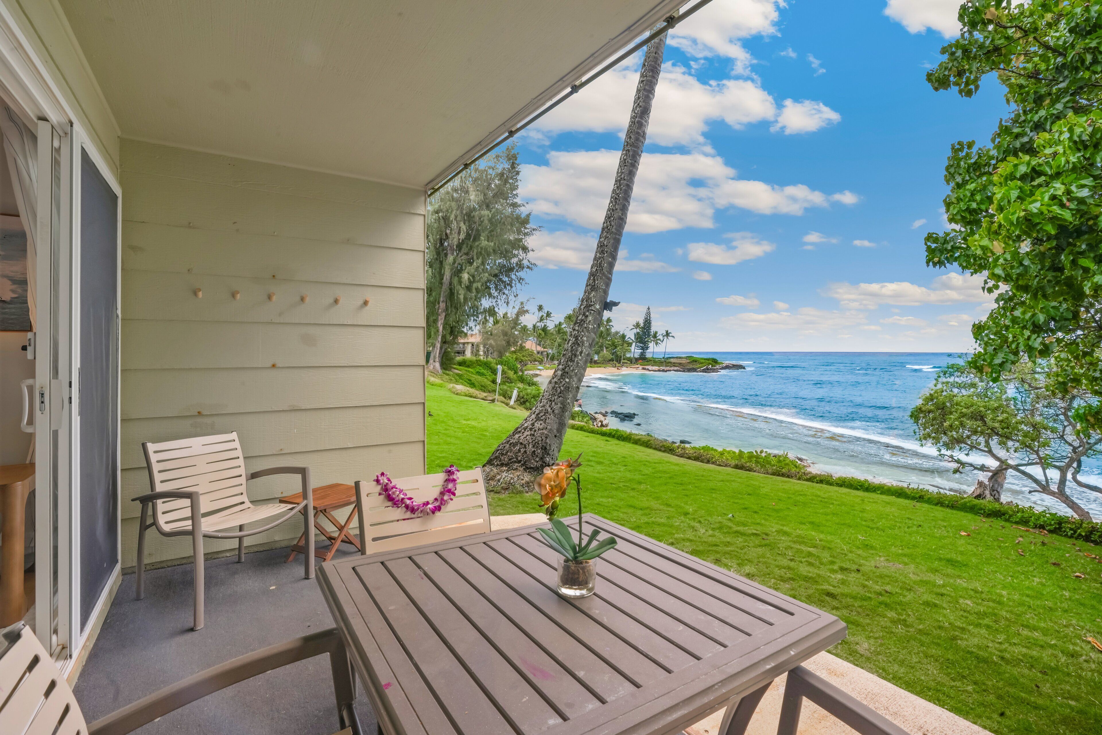 Kapaa Sands 2- Ocean Front 2 Bedroom Multi-level