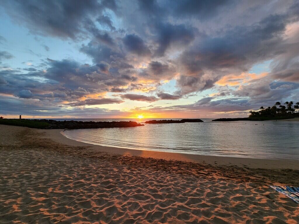 Aloha! Come enjoy paradise in our tranquil & relaxing beach villa.