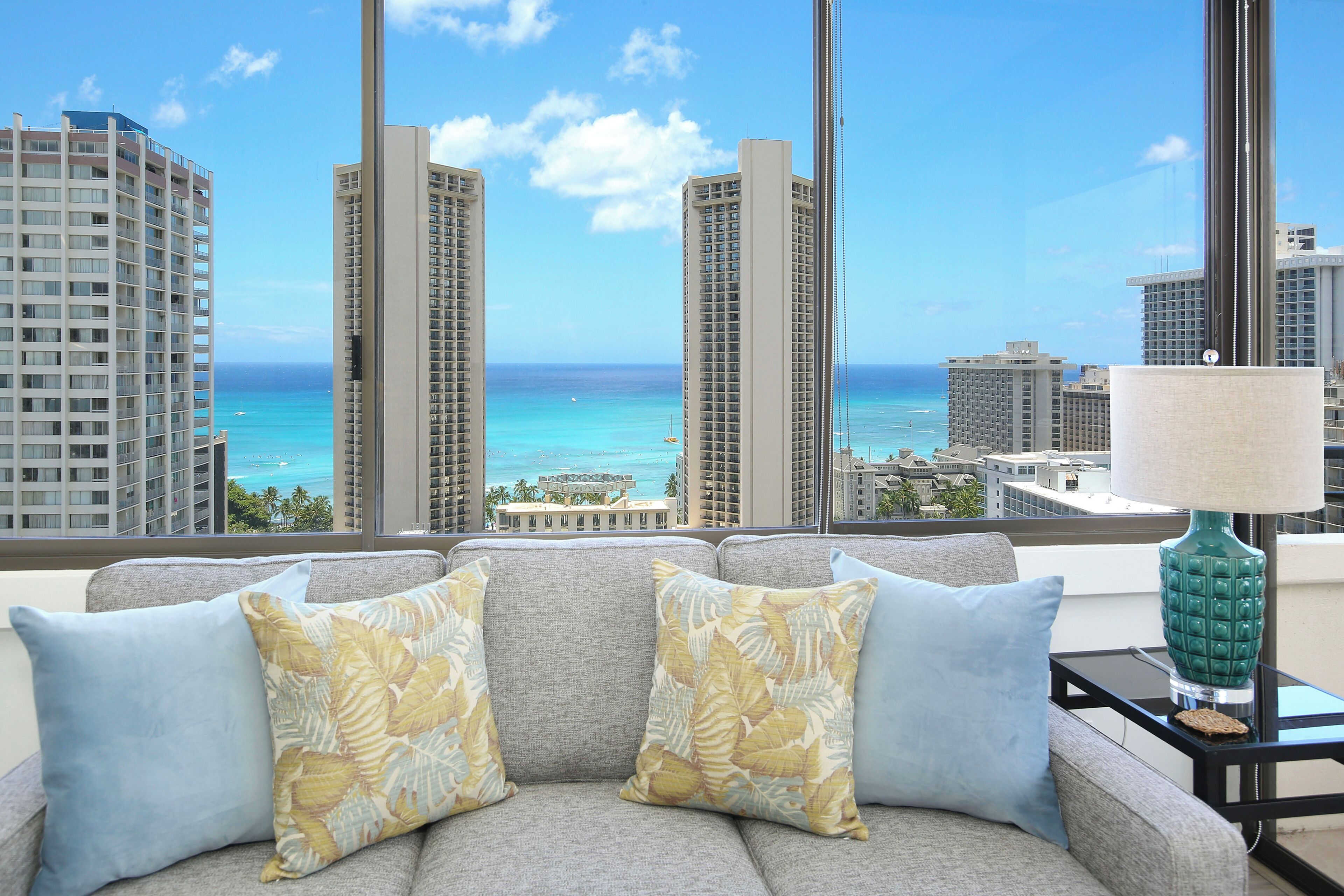 Waikiki Ocean View with AC, Full Kitchen, Washer/Dryer, FREE Parking & Wi-Fi!