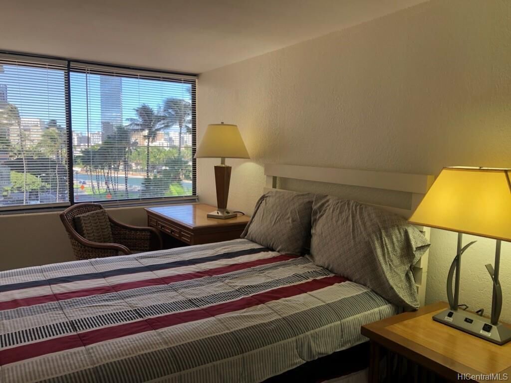 A Cozy and Romantic Studio at Heart of Waikiki