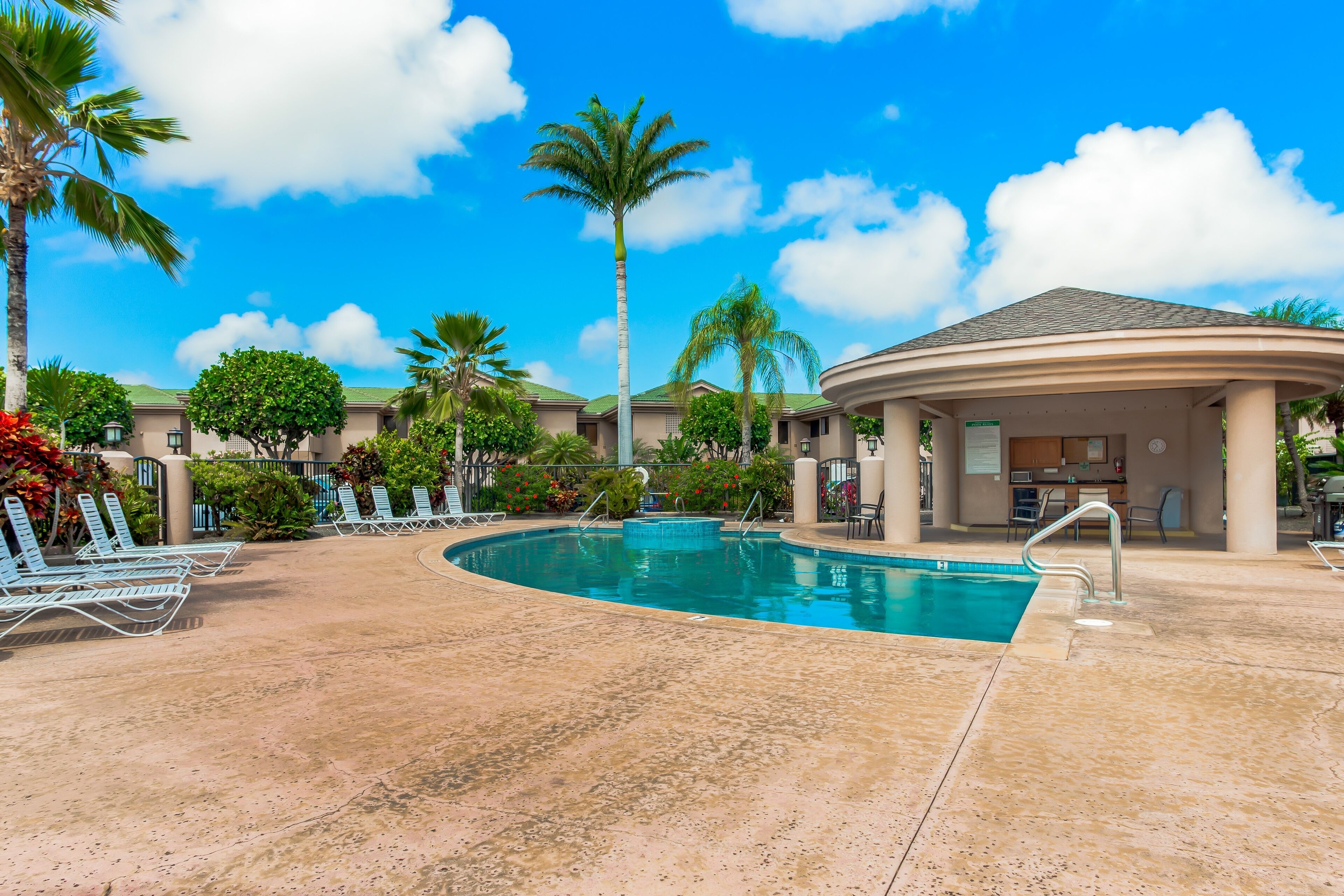 Golf course-front condo with heated pool, tennis, golf, golf views, BBQ, lanai